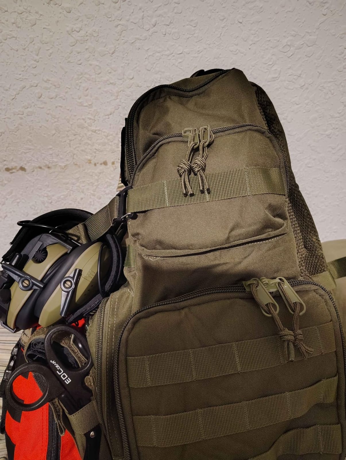 CVLIFE Tactical Range Backpack with Removable Divider, Gun Cases Bag with 4 Pistol Carrying Cases, Rucksack for Shooting (Black, Medium) customer photo 2