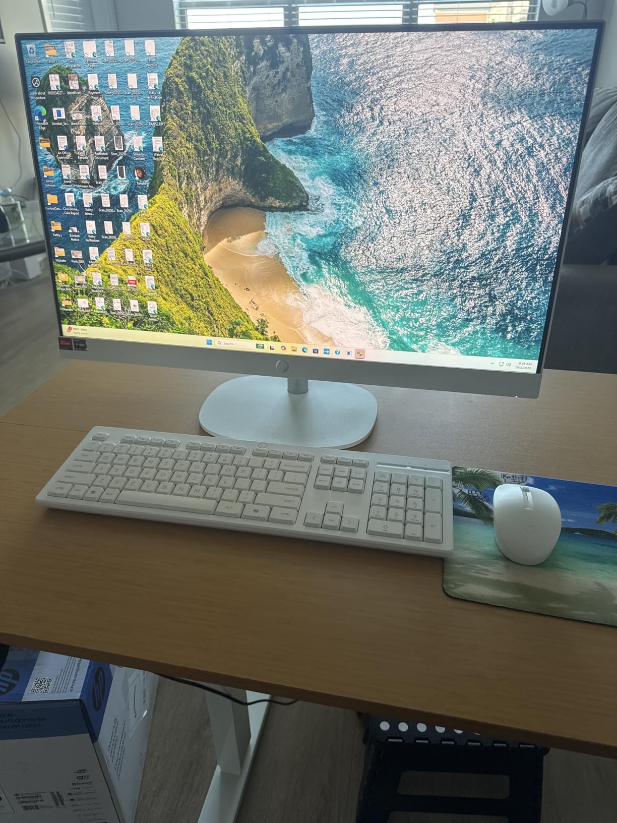 HP 27 inch All-in-One Desktop PC, FHD Touchscreen, AMD Ryzen 5 7520U, 16 GB RAM, 1 TB SSD, AMD Radeon Graphics, Built-in-Speaker, Windows 11 Pro customer photo 2