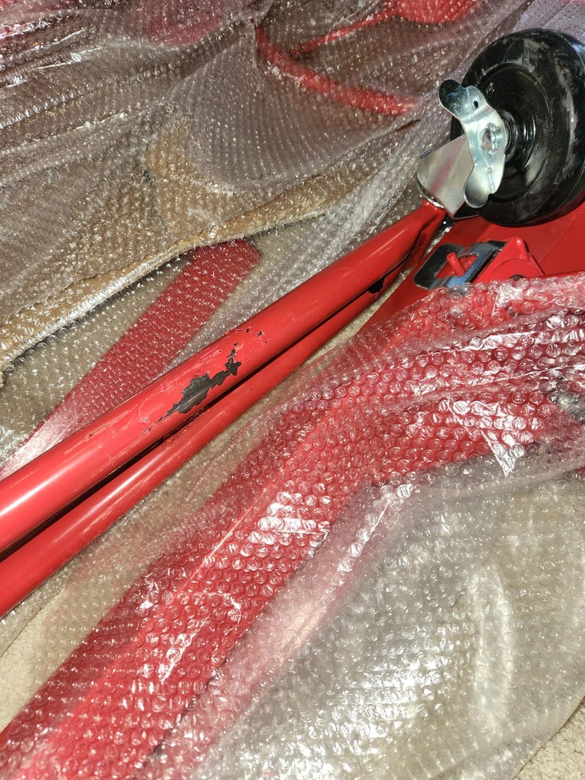 VEVOR 11ft Drywall Lift, Heavy-Duty 150 lbs Sheetrock Hoist with Adjustable Telescoping Arm, Lockable Wheels, Drywall Lifter Panel Jack Hoist Tools Ideal for Ceiling & Wall Installation (Red) customer photo 2