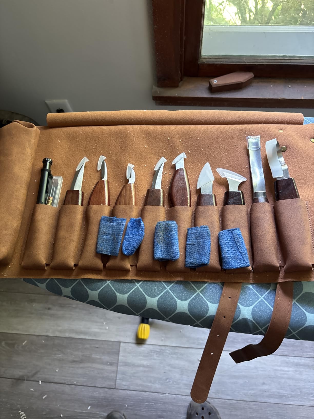 SakerNeo 25-Piece Wood Carving Kit Whittling Kit with Leather Storage Bag | Wood Carving Tools Includes Gouges, Chisels, Knives - Ideal Woodworking Set for Beginners & DIY Gift customer photo 1