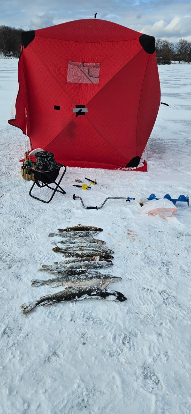 Garvee Pop Up Ice Fishing Tent Insulated Ice Fishing Shelter Portable Hub-Style Shelter Shanty Windproof and Warm, Multiple Sizes for 3-4 Person, Red, 6x6x6.6 Ft customer photo 1
