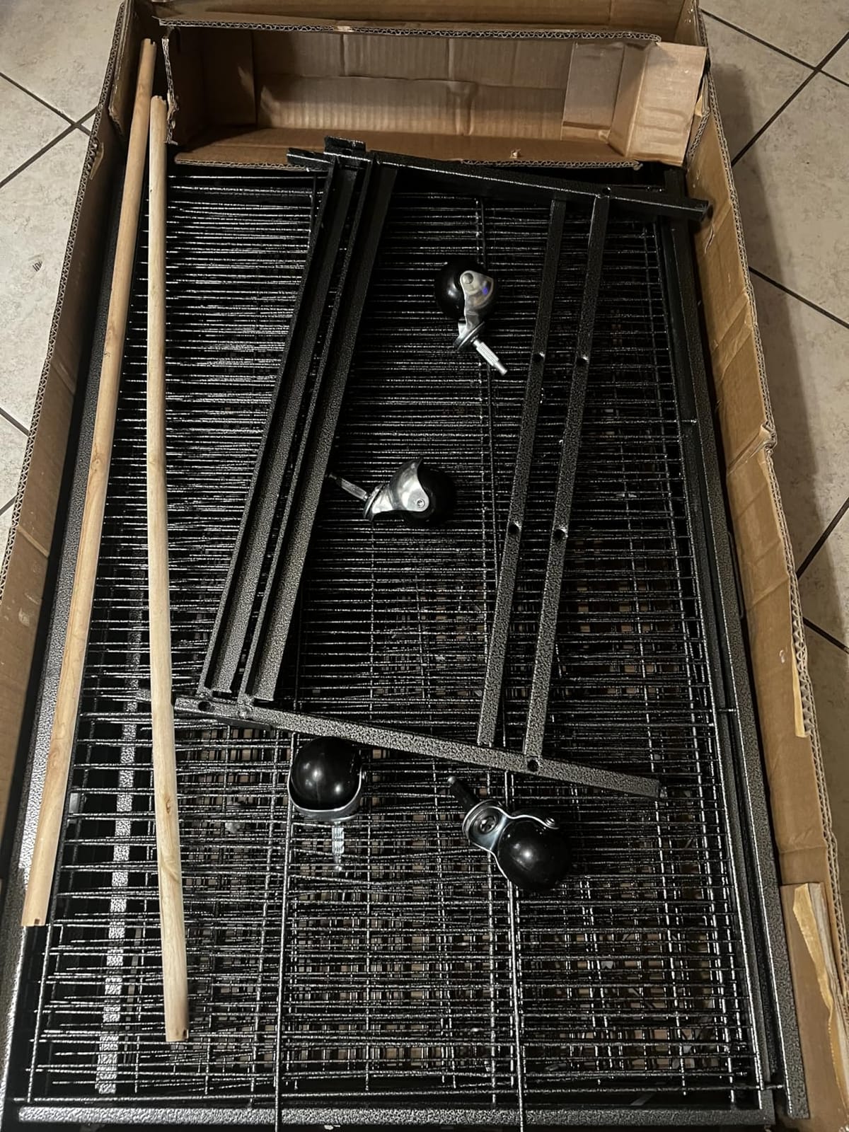VEVOR Bird Cage, 31.5 x 20.5 x 52 inch, Flat Top, Wrought Iron Bird Flight Cage with Perches, Slide-Out Tray and Plastic Feeders, Casters, for Parrot, Blue Tit, Cockatiel, Canary, and Monk Parakeet customer photo 2