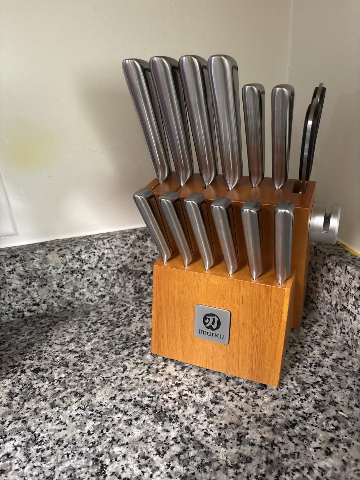 imarku Japanese High Carbon Stainless Steel Knife Set with Block, Precision-Forged Gyutou Kitchen Knives with Built-in Sharpener, Ultra-Sharp 10-15 Degree Edge customer photo 1
