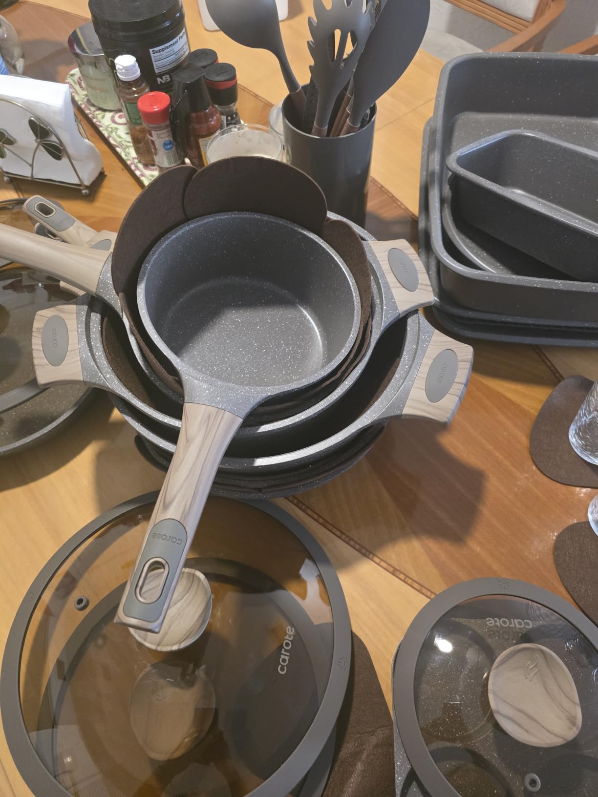 CAROTE 26pcs Nonstick Pots and Pans Set, Cookware Sets | Induction Kitchen Set, Durable, Innovative Surface Texture, Fit All Stovetops, Fast & Even Heating, with Stockpot & Steamer customer photo 2