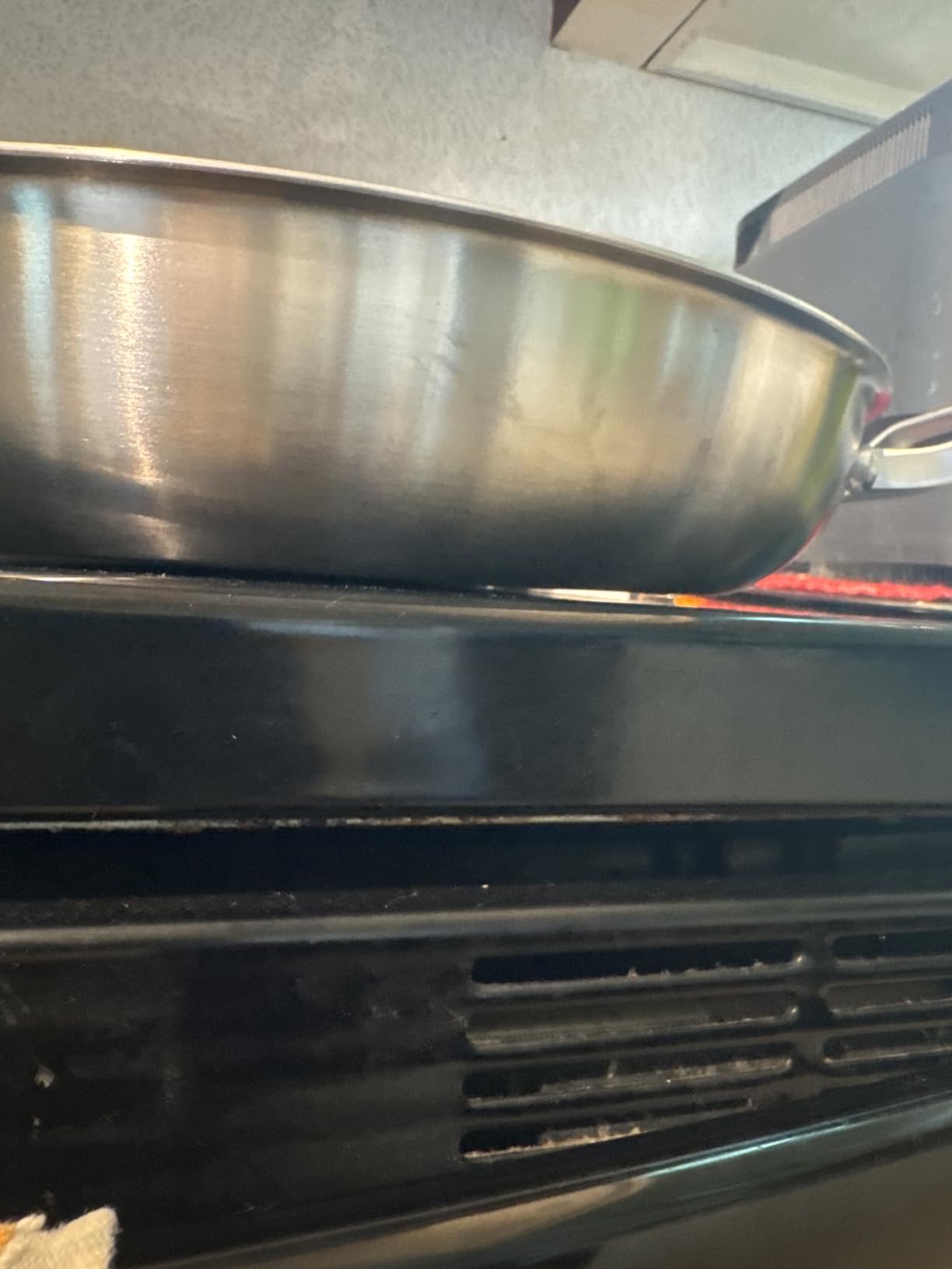 DELARLO 10 Inch Tri-Ply Stainless Steel Paella Pan with Lid, Large Induction Skillet & Jumbo Frying Pan, Heavy Duty Cookware for Paella Parties, Indoor & Outdoor Use customer photo 1