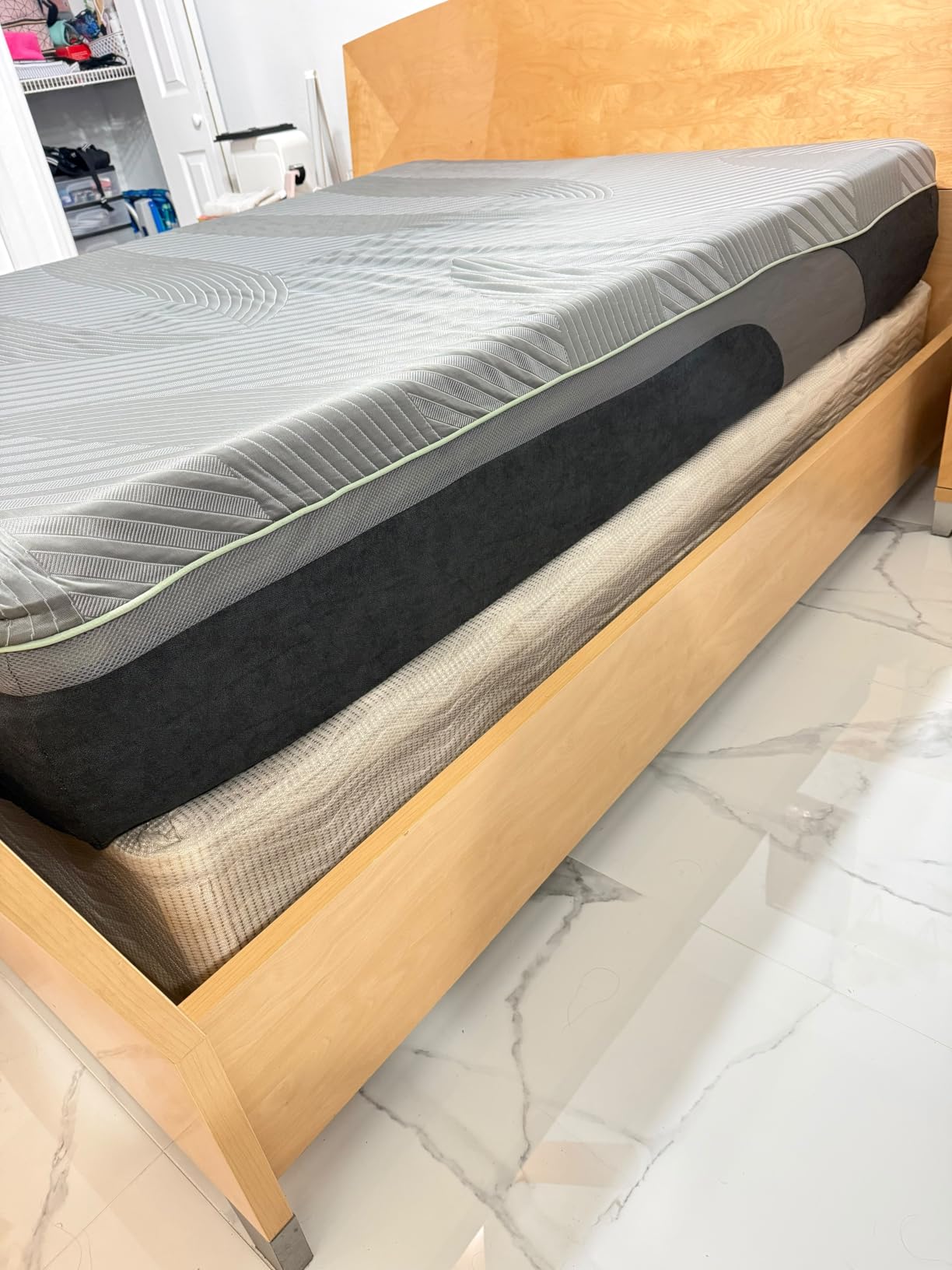 Novilla AiryFlow Queen Mattress 14 Inch, Gel Memory Foam Mattress Queen | for Cool Night & Spinal Alignment, Pressure Relief & Motion Isolation, Green Tea-Infused, CertiPUR-US Certified, Medium Firm customer photo 1
