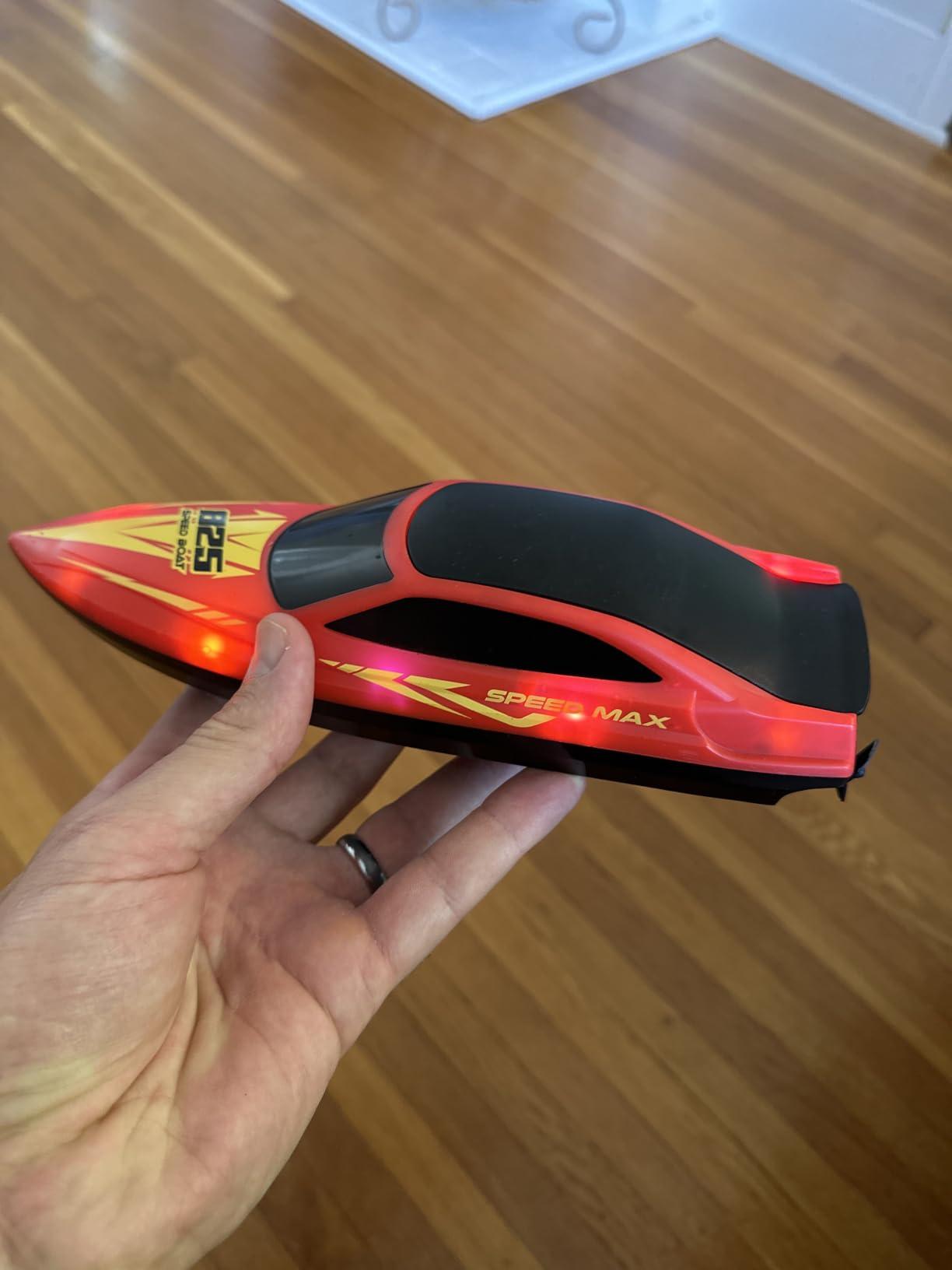 Remote Control Boat for Kids, RC Boat for Pool, Lake, River and Pond with LED Lights, Self-Righting, Waterproof, Fast Speed Racing Electric Boats 2 Speed Modes 60mins Rechargeable Batteries customer photo 1
