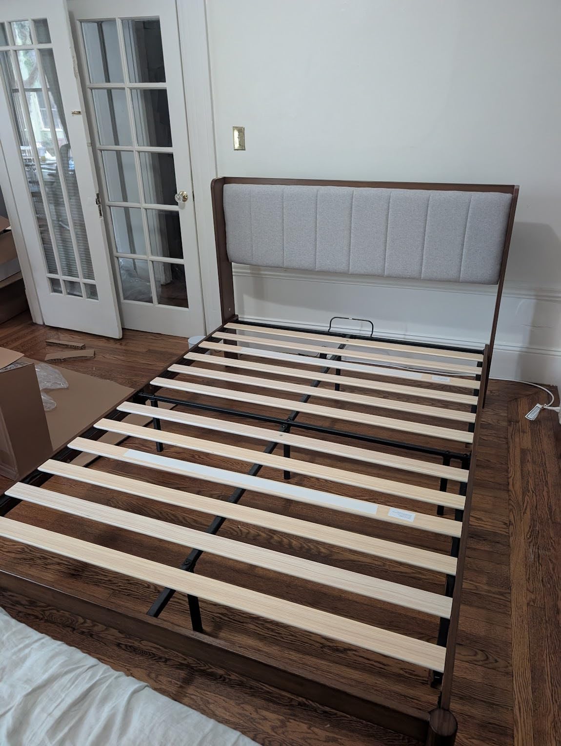 Zinus Jonas Bamboo Platform Bed Frame, Wingback Headboard, Queen | Mid-Century Modern Design, Plush Upholstered Comfort, Sustainable Bamboo, Fits Any Bedroom Style, No Box Spring Needed customer photo 2