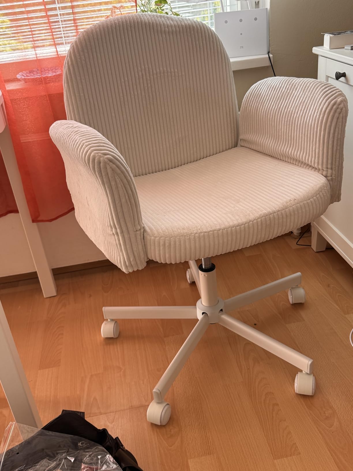 HUANUO Criss Cross Office Chair with Adjustable Armrests, Deep Green | Girls Cross Legged Desk Chair, Soft corduroy fabric, petite design, small space, vanity chair with swivel base, home office customer photo 1