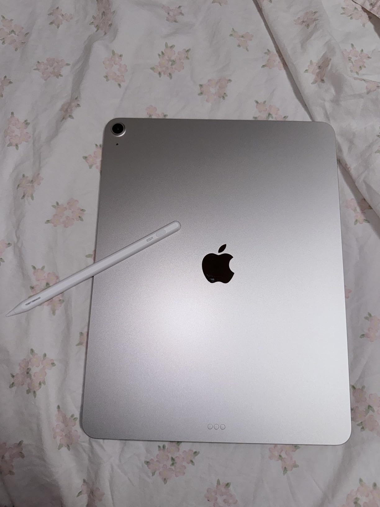 iPad Air 13-inch (M4): Liquid Retina Display, 128GB, 12MP Front/Back Camera, Wi-Fi 7 with Apple N1, Touch ID, All-Day Battery Life - Blue customer photo 1