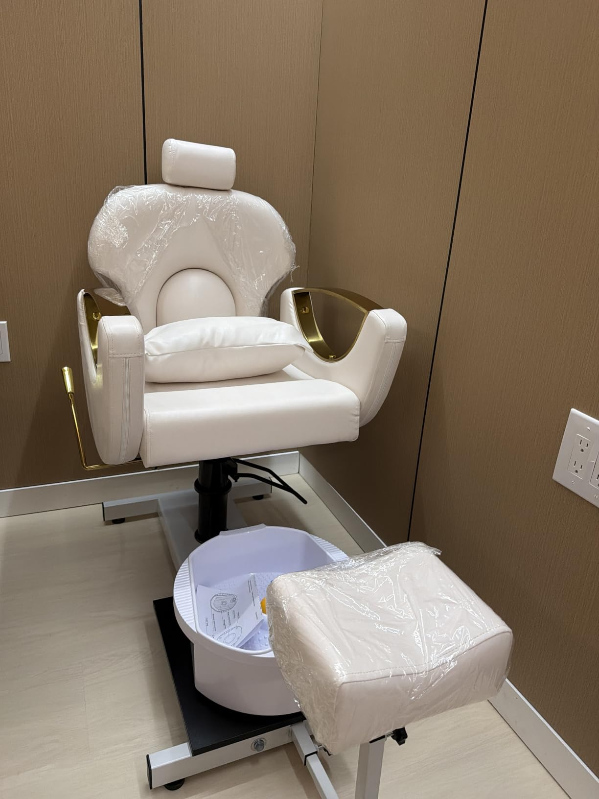 KIGOTY Pedicure Chair No Plumbing,Reclining Pedicure Station Unit with Adjustable Height and 360 Swivel,Hydraulic Foot Spa Chiar with Footrest, Pillow and Massage Foot Bath,White-Gold customer photo 1