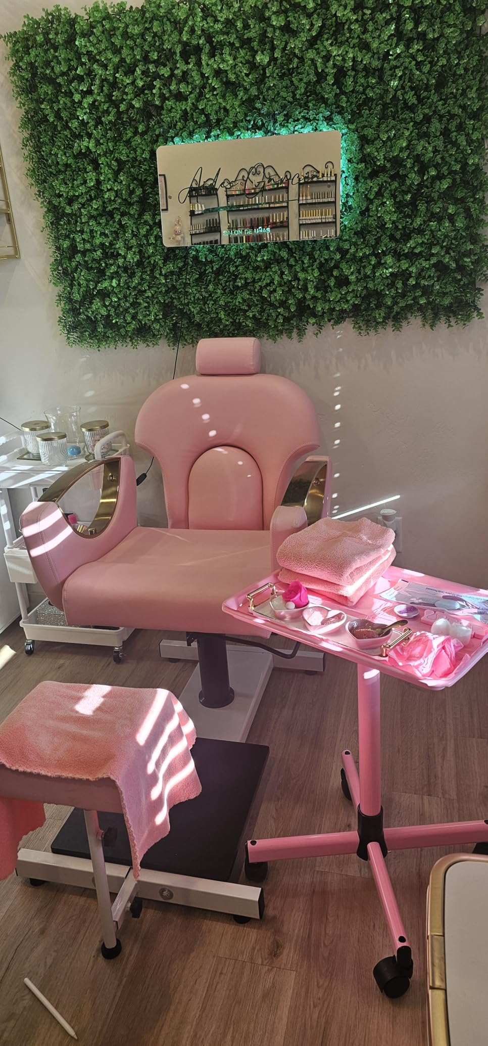 KIGOTY Pedicure Chair No Plumbing,Reclining Pedicure Station Unit with Adjustable Height and 360 Swivel,Hydraulic Foot Spa Chiar with Footrest, Pillow and Massage Foot Bath,White-Gold customer photo 2