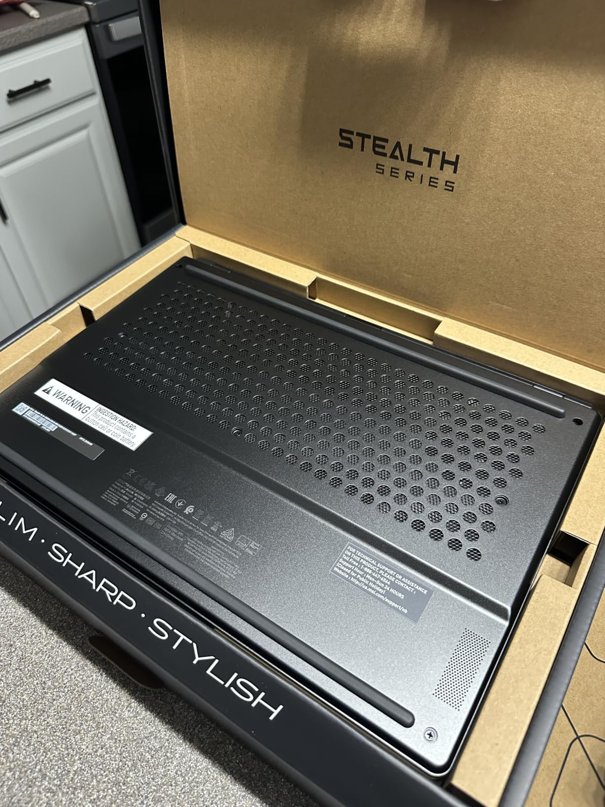 MSI Stealth 16 AI+ 16