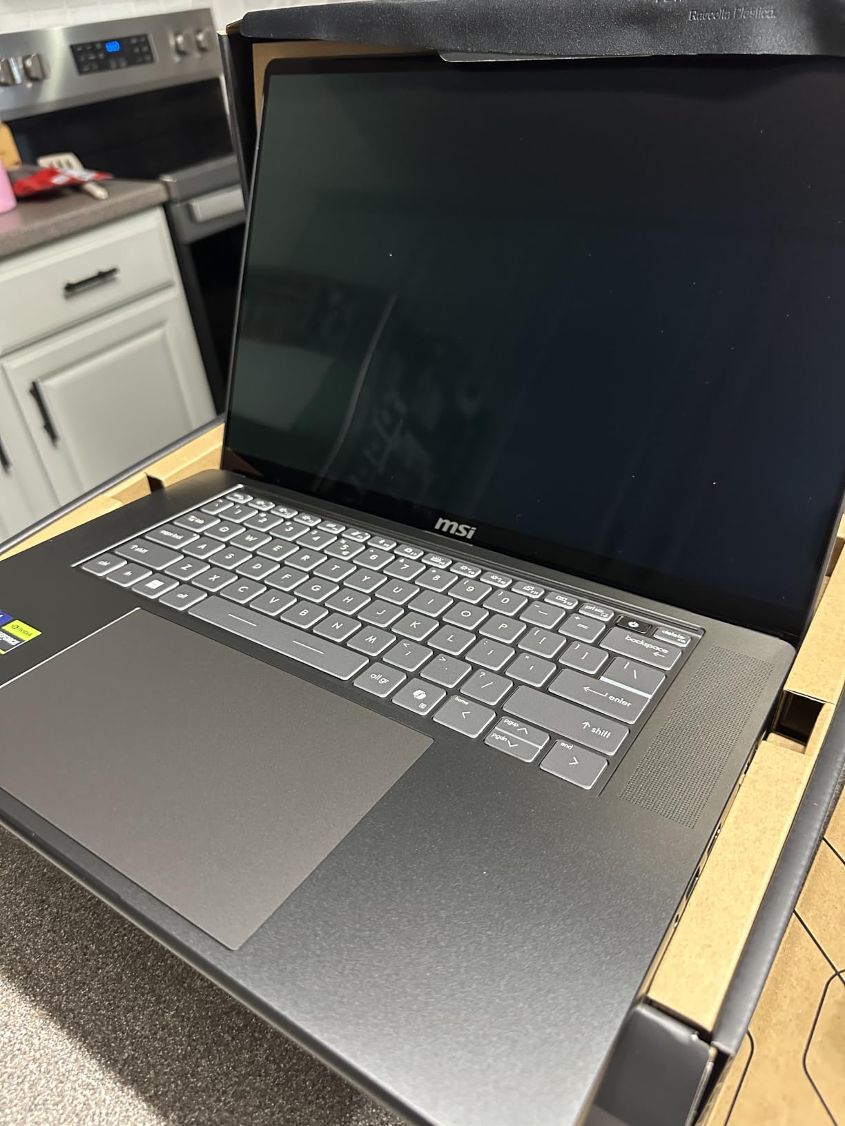 MSI Stealth 16 AI+ 16