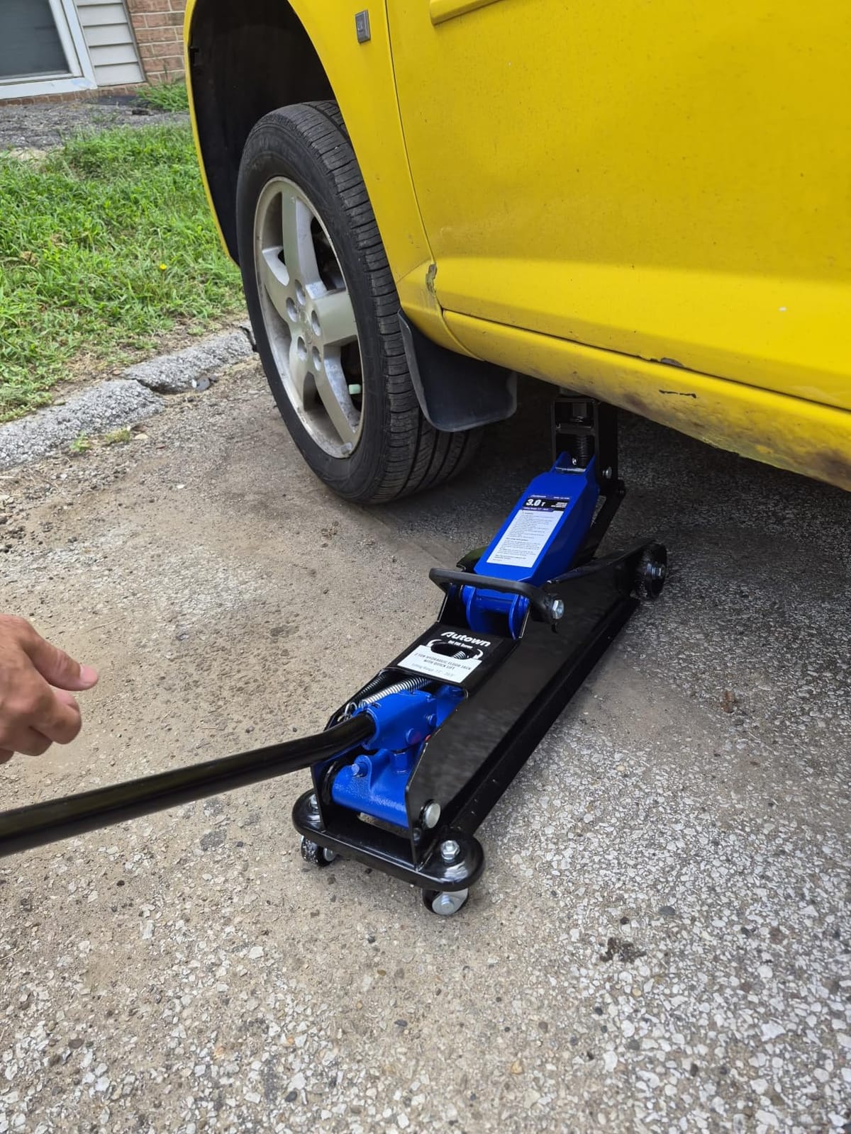 AUTOWN 3 Ton Floor Jack, Alloy Steel Hydraulic Car Jack with Quick Lift & Cross-Shape Rubber Pad, 7.1-20.9 Inch Lifting Range for SUV Truck (6600 lbs) customer photo 1