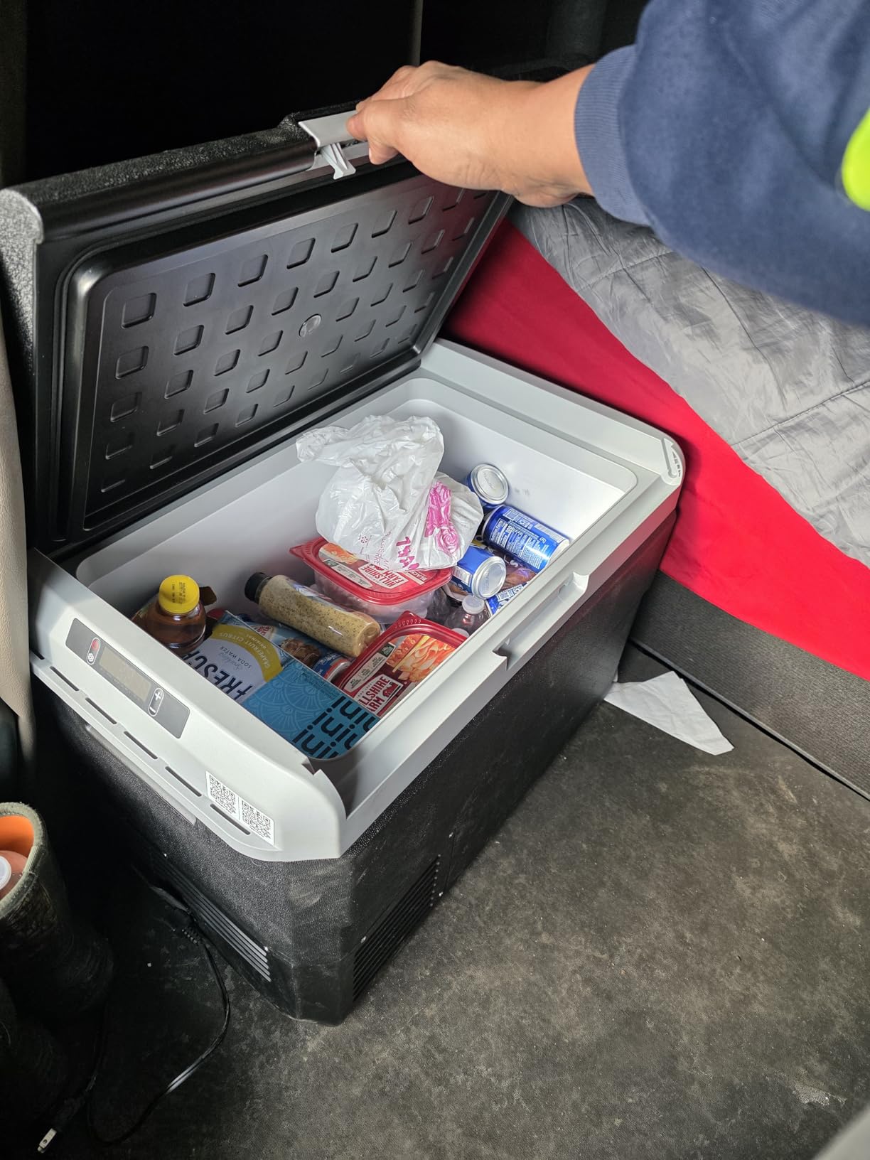 VEVOR 12V Car Refrigerator 10 QT, Portable Mini Freezer with APP Control, -4℉ to 68℉, 12/24V DC & 110-220V AC Compressor Cooler for Travel, Camping, Home, Road Trip customer photo 1