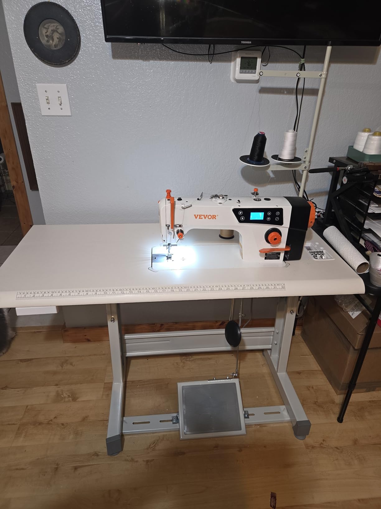 VEVOR Industrial Lockstitch Sewing Machine, 550W Commercial Set with Servo Motor & Table Stand, 5000 SPM customer photo 1