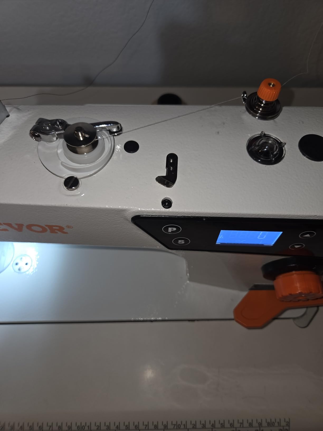 VEVOR Industrial Lockstitch Sewing Machine, 550W Commercial Set with Servo Motor & Table Stand, 5000 SPM customer photo 2