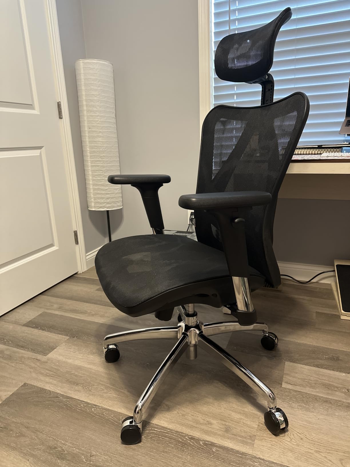 SIHOO B100 Mesh Office Chair, Comfy Ergonomic Office Chair with Adaptive Lumbar Support, Wide Headrest, 300 LBS Grey customer photo 1