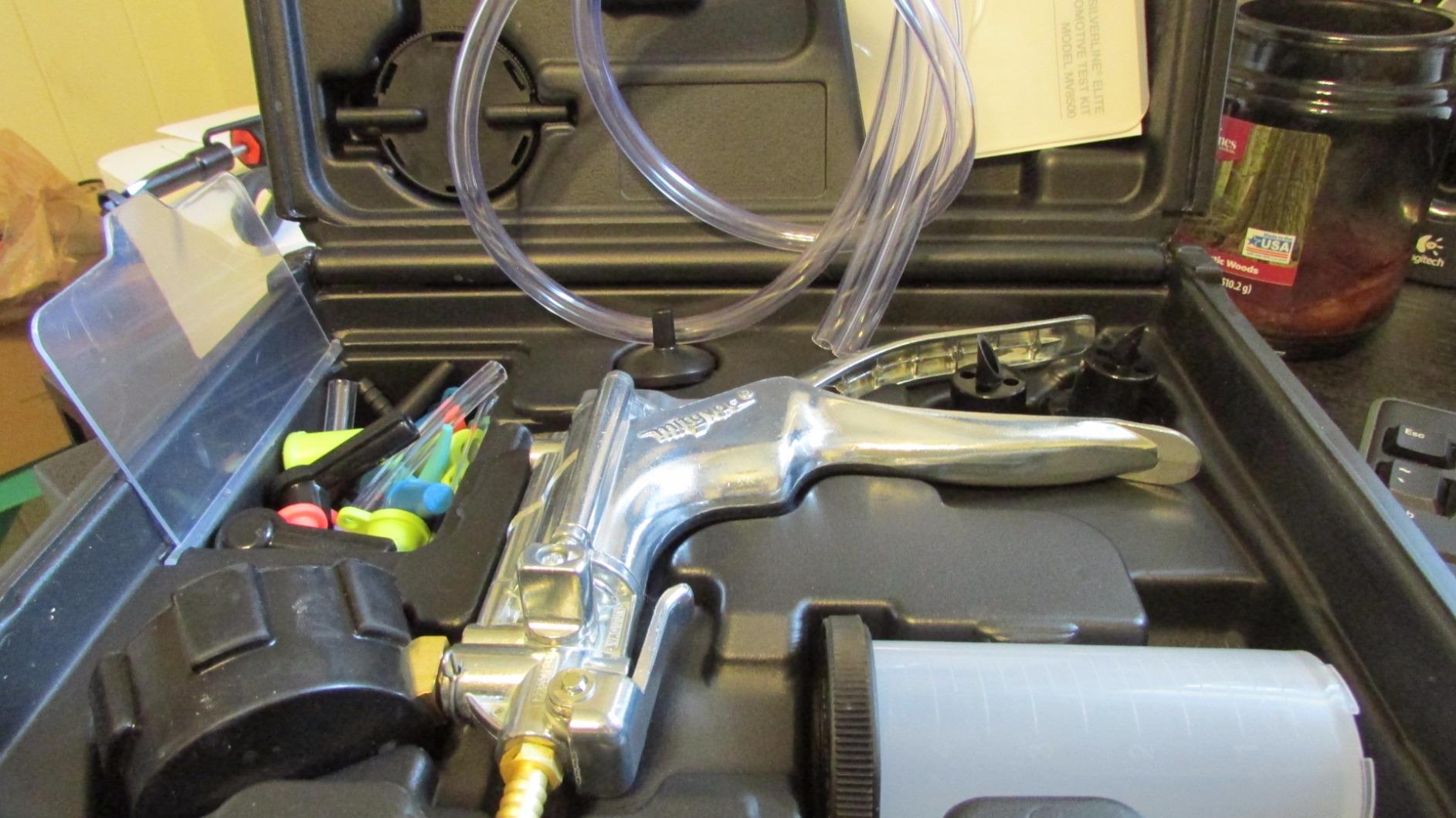 Mityvac MV8500 Silverline Elite Automotive Brake/Clutch Bleeding, Diesel Fuel Priming and Vacuum/Pressure Testing Kit, Ergonomic Design, Zinc-aluminum Die Cast, MV8510 Pump, 4.5oz Fluid Reservoir customer photo 2