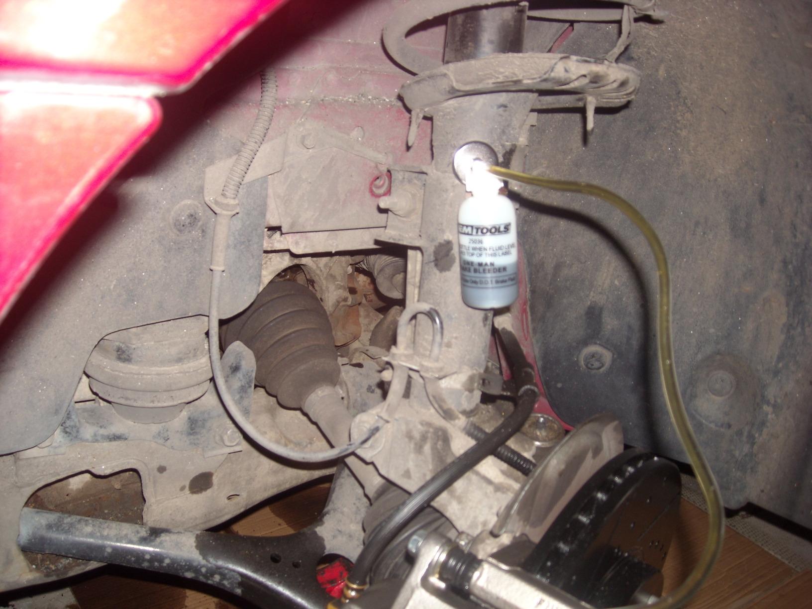 OEMTOOLS 25036 Bleed-O-Matic One-Man Brake Bleeder Kit, Featuring An Opaque Brake Bleed Bottle / Transparent Hoses and Tapered Fittings, No Mess Brake Fluid Bleeding , Multi color(Packaging May Vary) customer photo 1