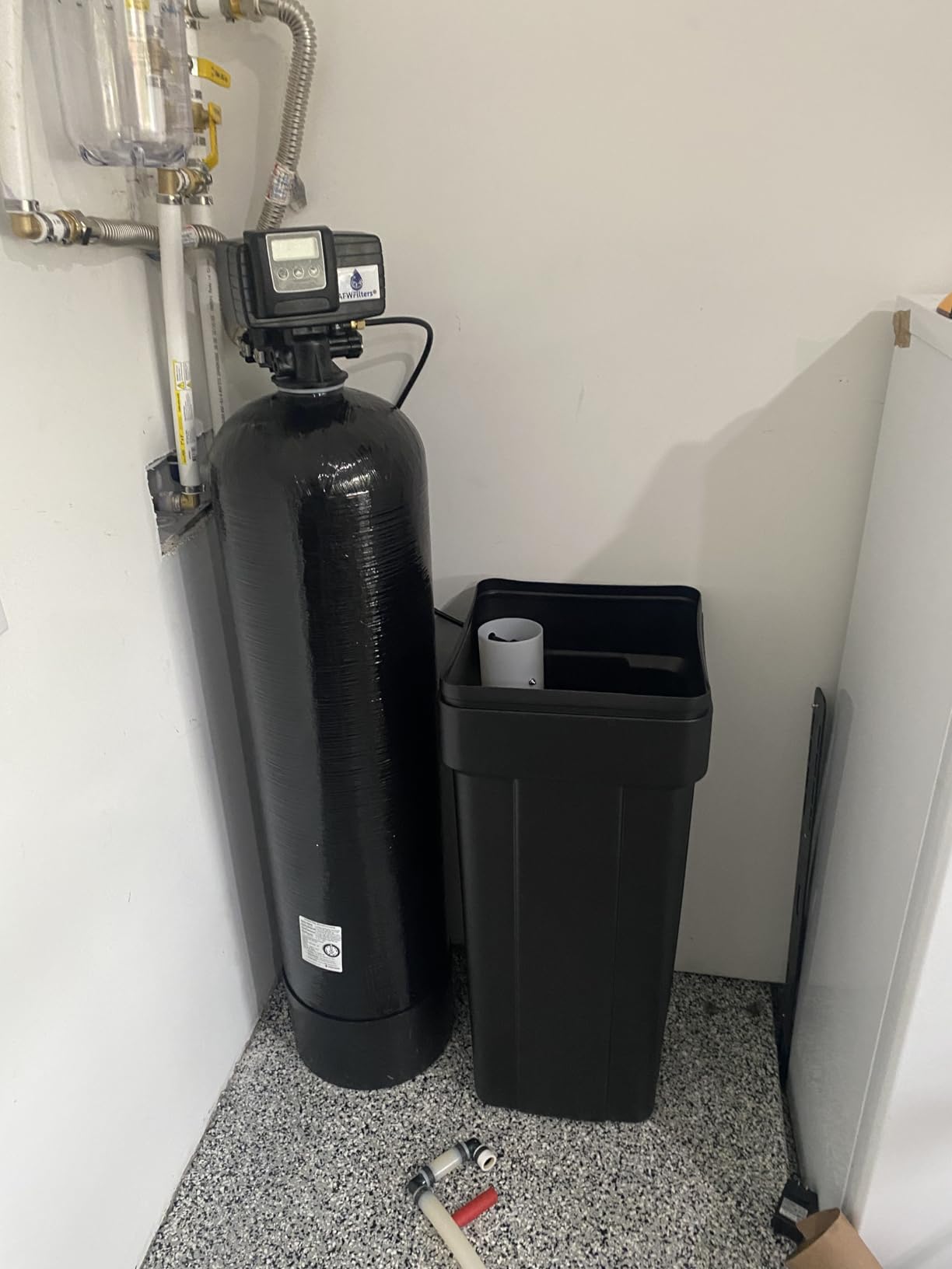 AFWFilters Whole House Water Softener System - Fleck 5600sxt Digital Meter with 64,000 Grain, Includes Bypass Valve & Brine Tank with Safety Float customer photo 2