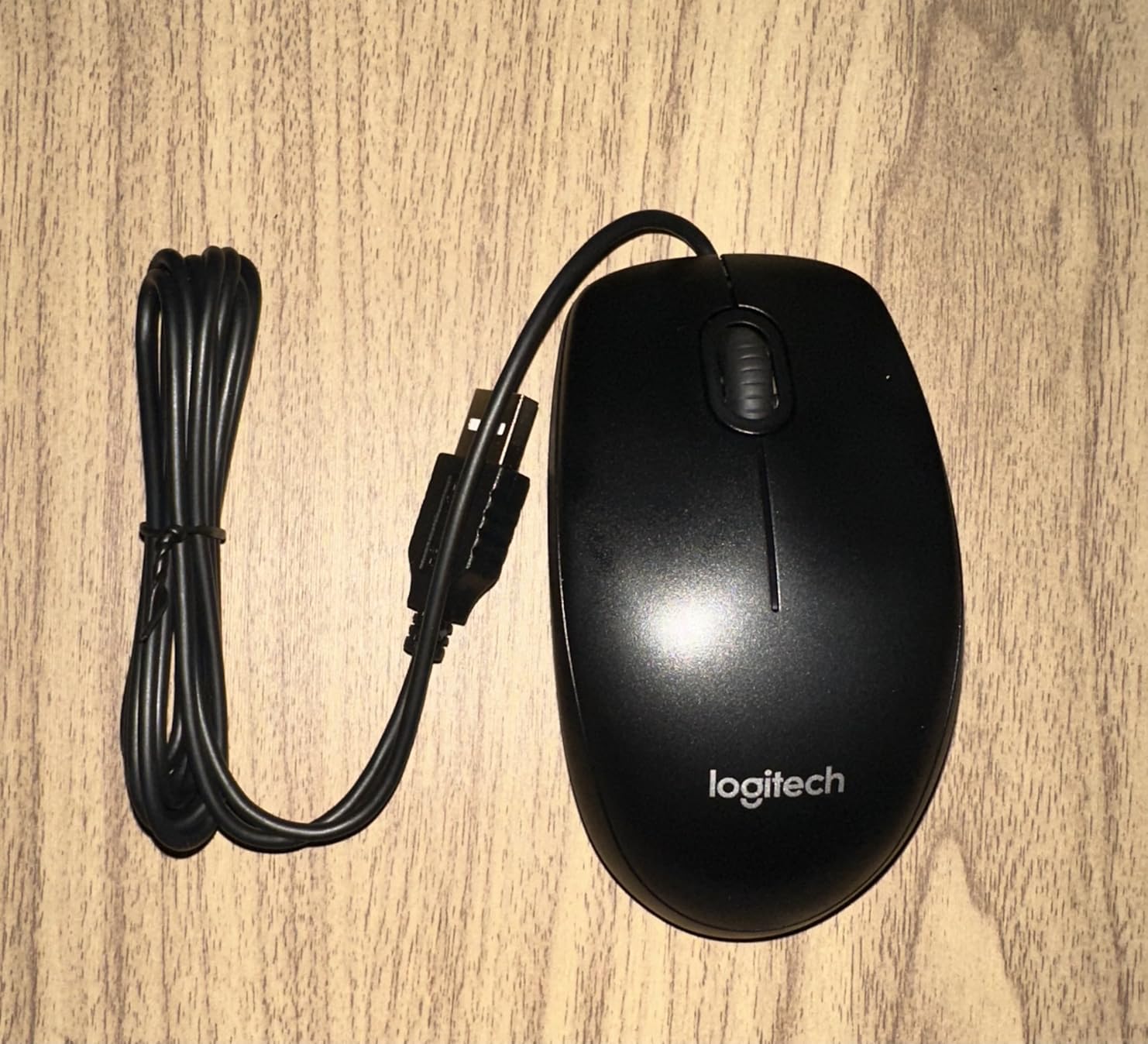 Logitech B100 Ambidextrous Wired Mouse - Black customer photo 2