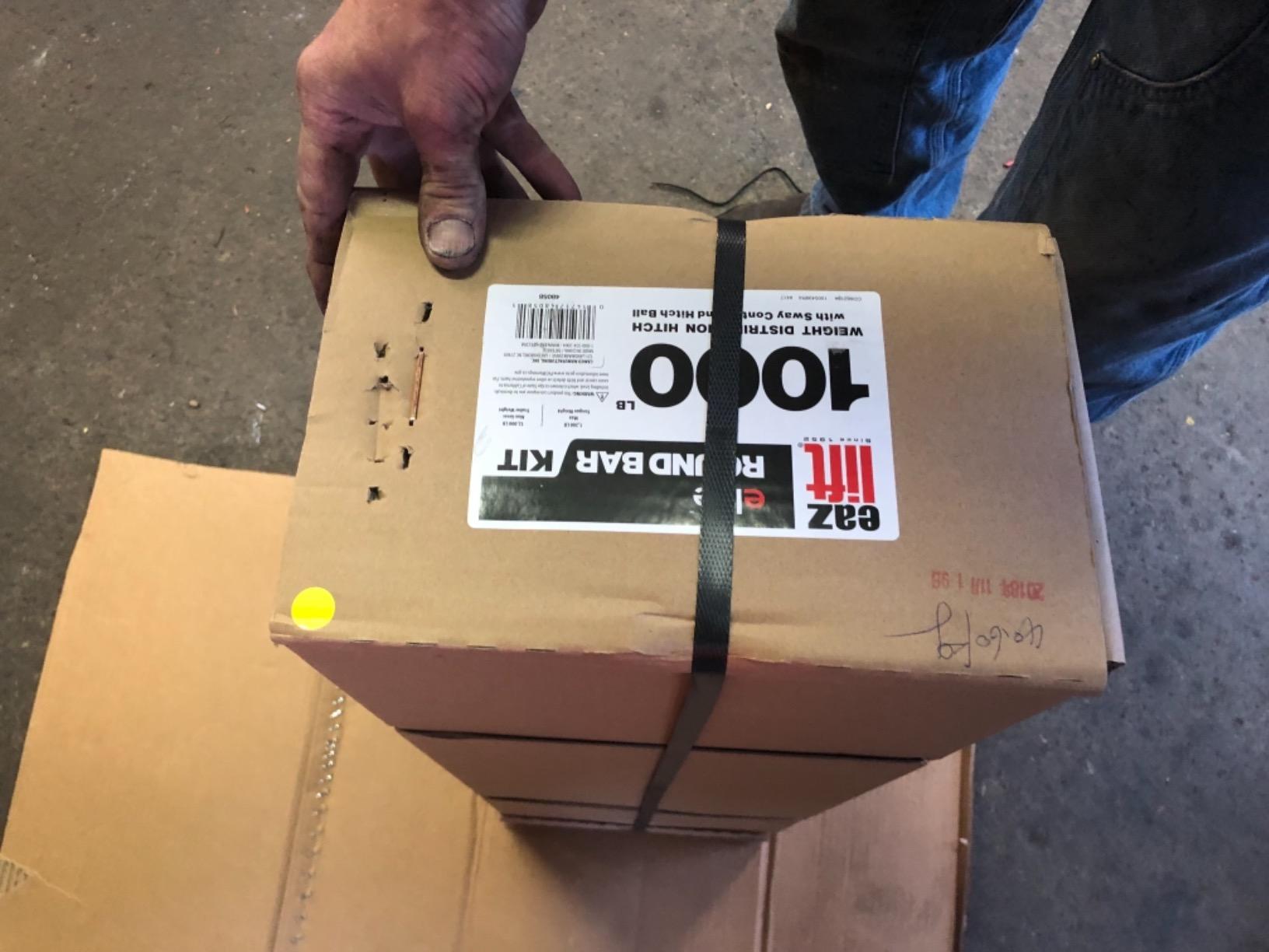 Camco Eaz-Lift Elite 1,000lb Weight Distribution Hitch Kit with Manually Adjusted Sway Control - Ready-to-Tow with Pre-Installed Hitch Ball, Sway Control Ball, U-Bolts, & Chain Package (48058) customer photo 1