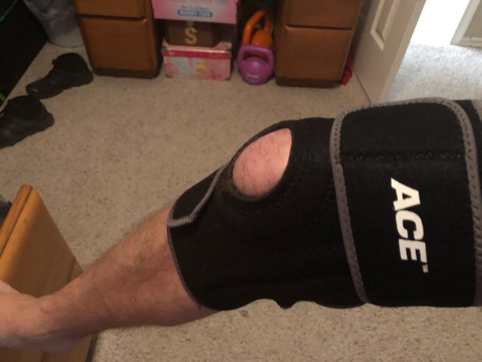 ACE Brand Adjustable Knee Brace with Side Stabilizers Provides Support & Compression to Arthritic and Painful Knee Joints customer photo 1