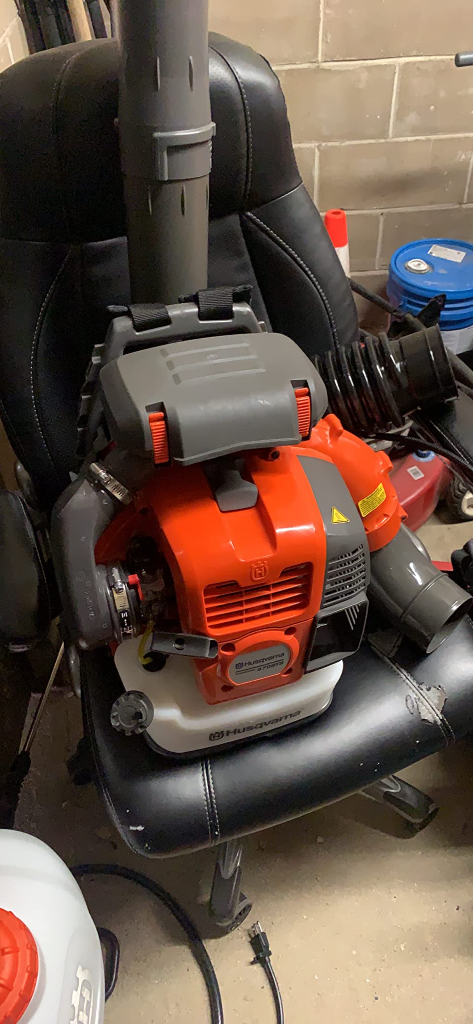 Husqvarna 570BTS Backpack Leaf Blower, Ergonomic Design, Gas Leaf Blower customer photo 1