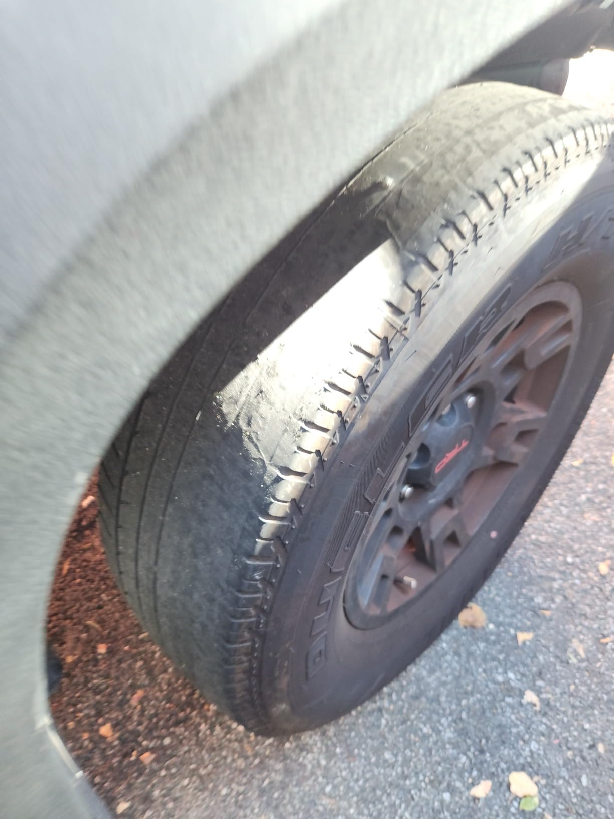 Bridgestone Dueler H/T 684II Highway Terrain SUV Tire P265/70R17 113 S customer photo 2