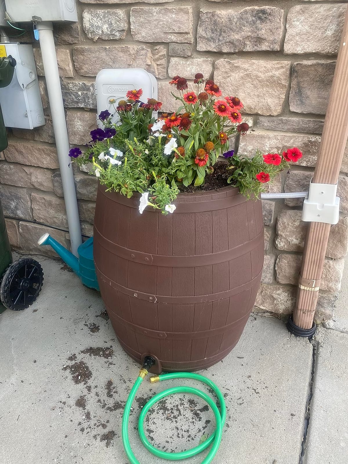 Rescue 50-Gallon Whiskey Rain Barrel - Includes Planter, Rain Water Diverter, Outlet Hose - Flatback Design - Brown customer photo 1