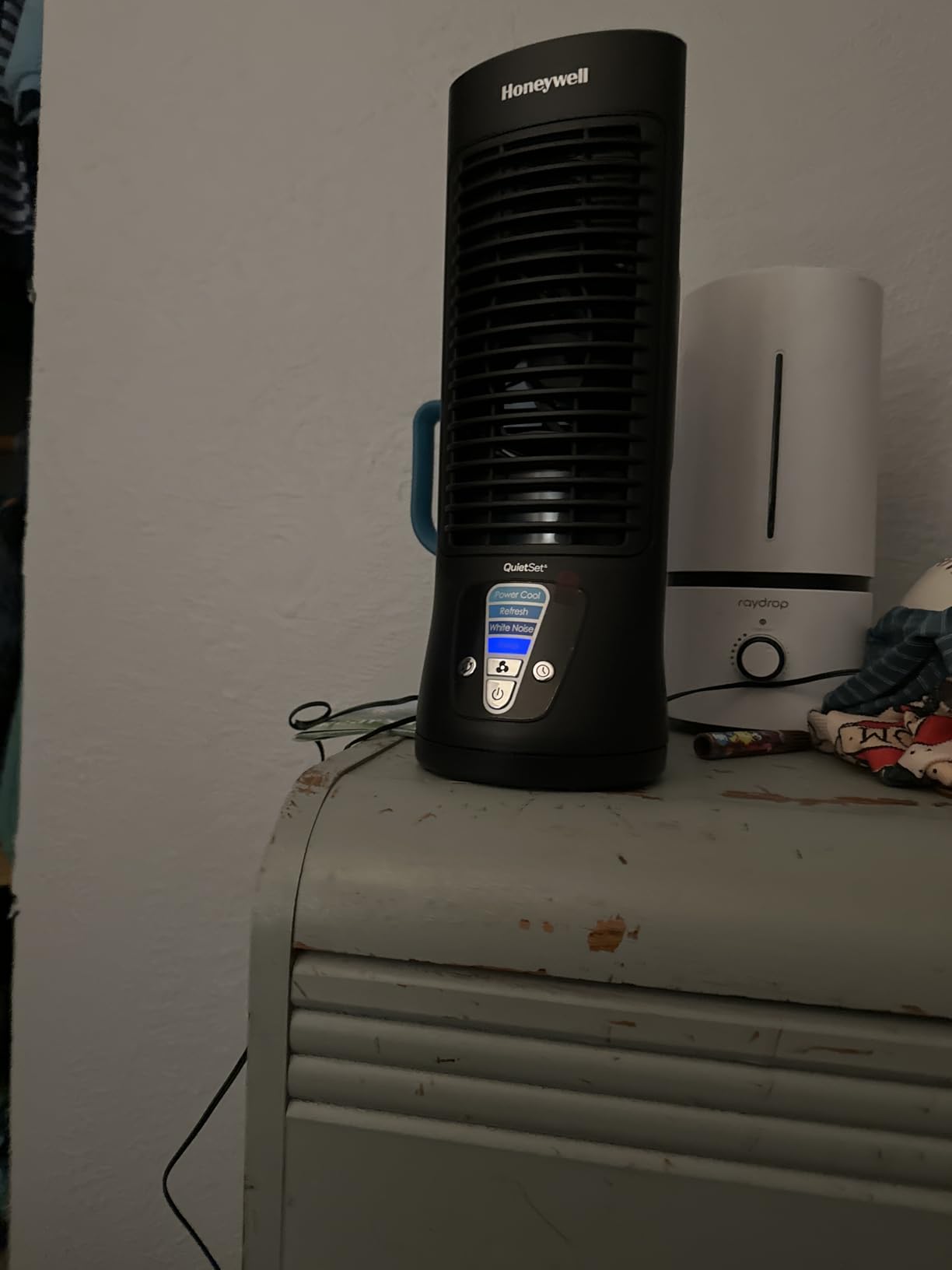 Honeywell QuietSet Personal Table Fan, Oscillating Personal Desk Fan For Bedroom with Quiet Operation, 4 Levels of Power and Sound, Black, HTF210B customer photo 1