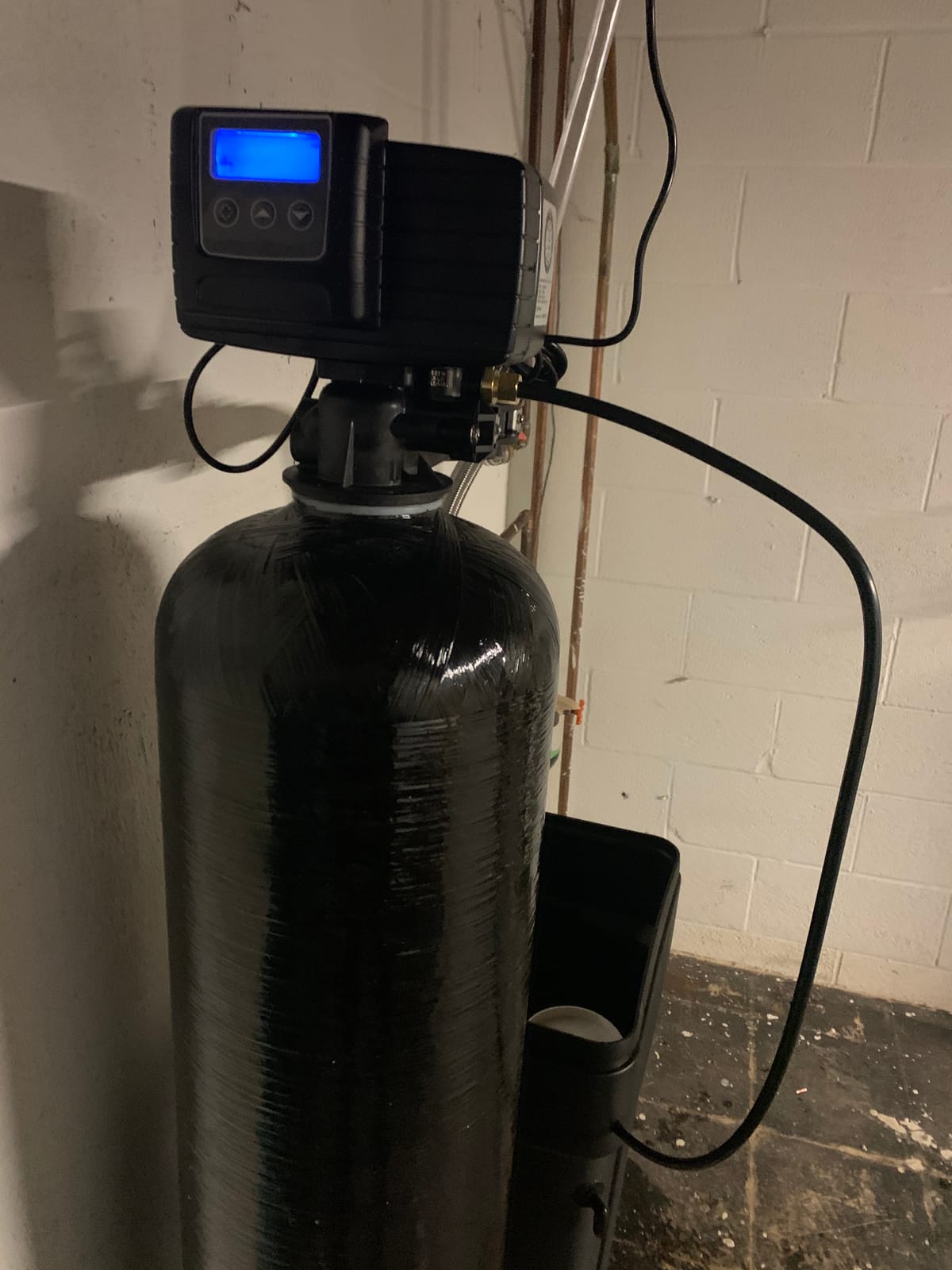 Fleck 5600 SXT Whole House Water Softener, 48,000 Grains, Black customer photo 1