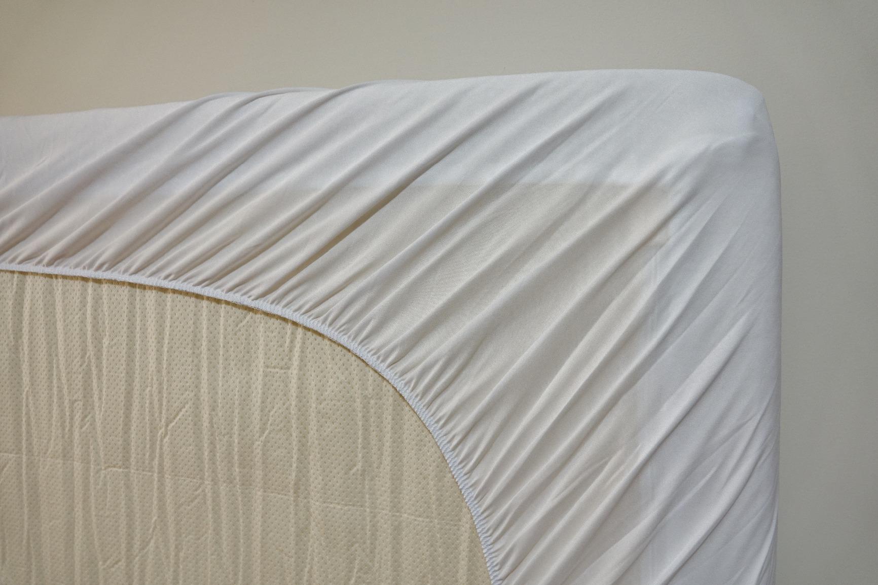 Handy Laundry Waterproof Mattress Protector – Breathable, Machine-Washable Mattress Cover – Perfect for Kids, Adults, and Pets – Extends Mattress Life. (Full Size) customer photo 1