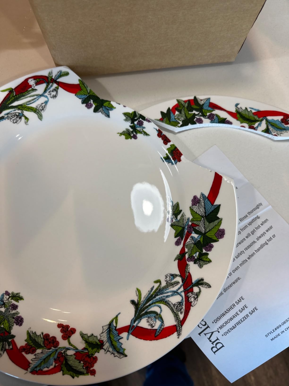 BrylaneHome 16 Piece Christmas Dinnerware Set customer photo 2