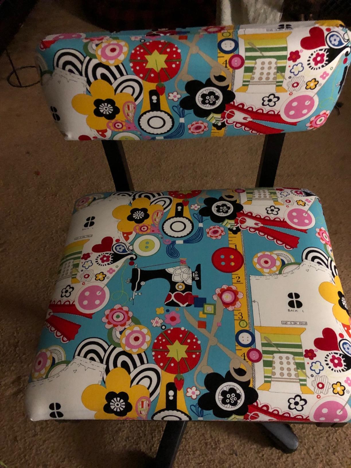 Arrow Sewing H7013B Adjustable Height Hydraulic Sewing and Craft Chair with Under Seat Storage and Printed Fabric, Sewing Notions Print customer photo 1