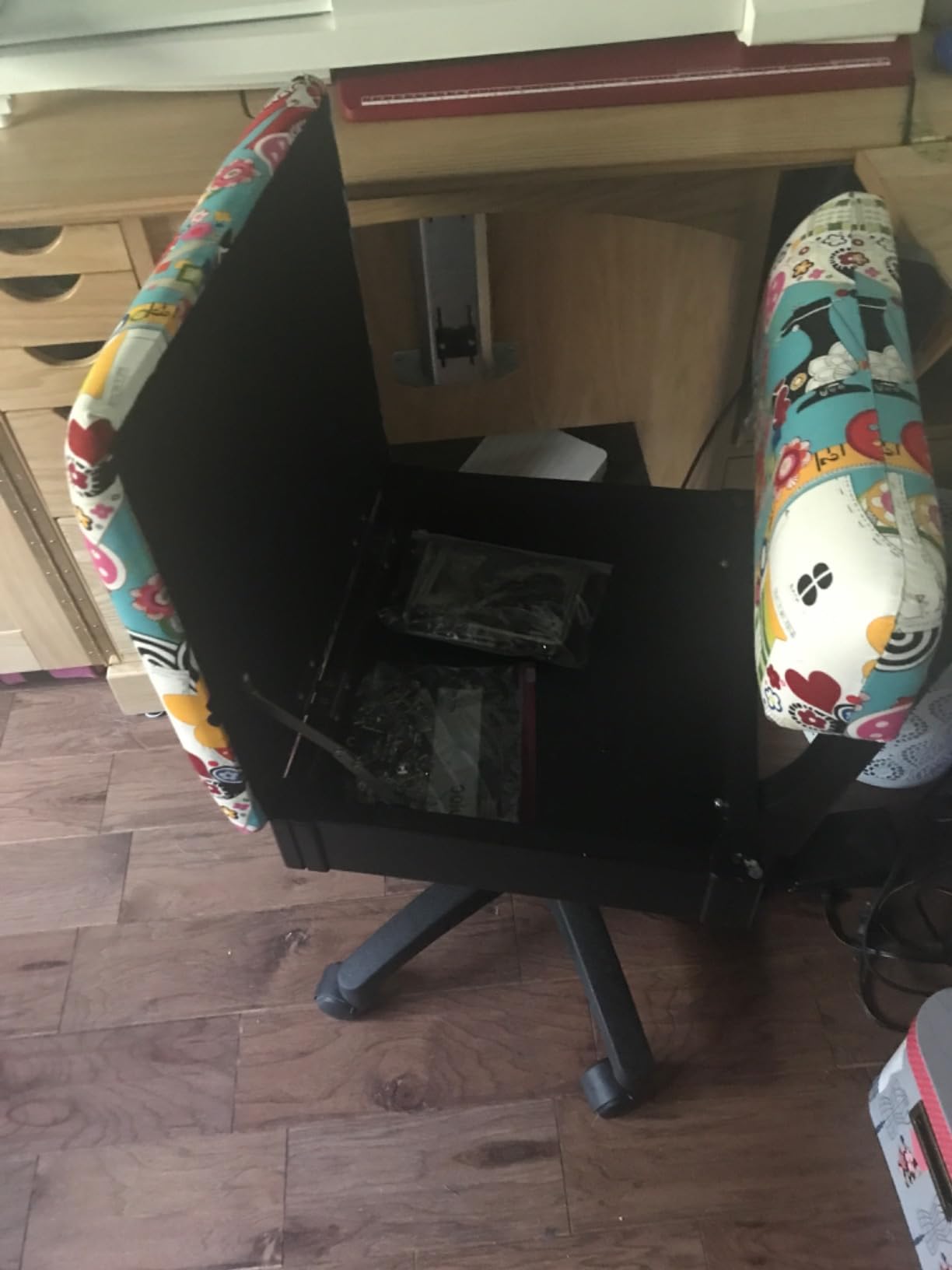 Arrow Sewing H7013B Adjustable Height Hydraulic Sewing and Craft Chair with Under Seat Storage and Printed Fabric, Sewing Notions Print customer photo 2