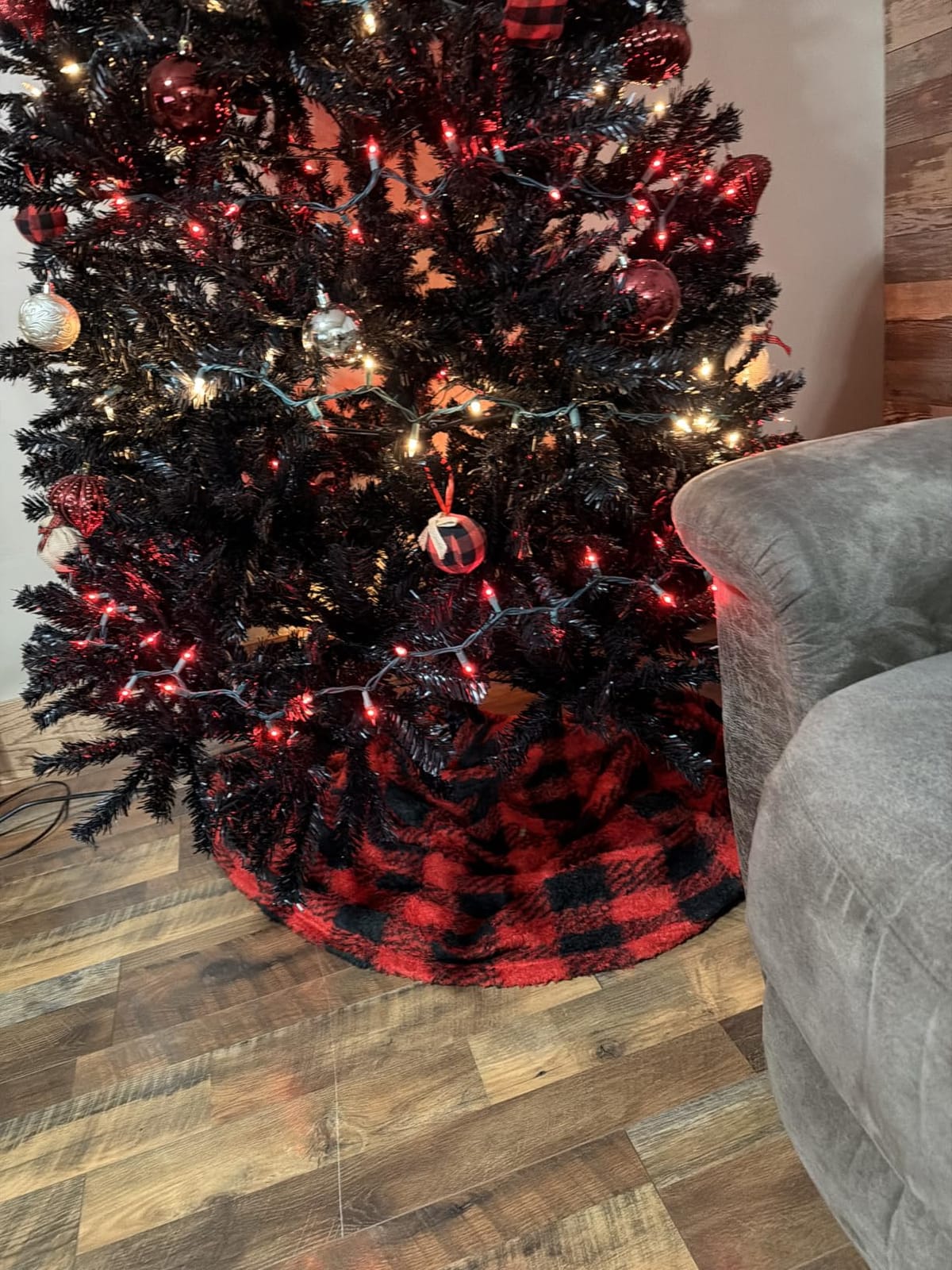 Best Choice Products Artificial Christmas Tree, 7.5ft Premium Unlit Realistic Spruce Holiday Décor w/Dense Branches, Easy Assembly, Metal Base customer photo 2