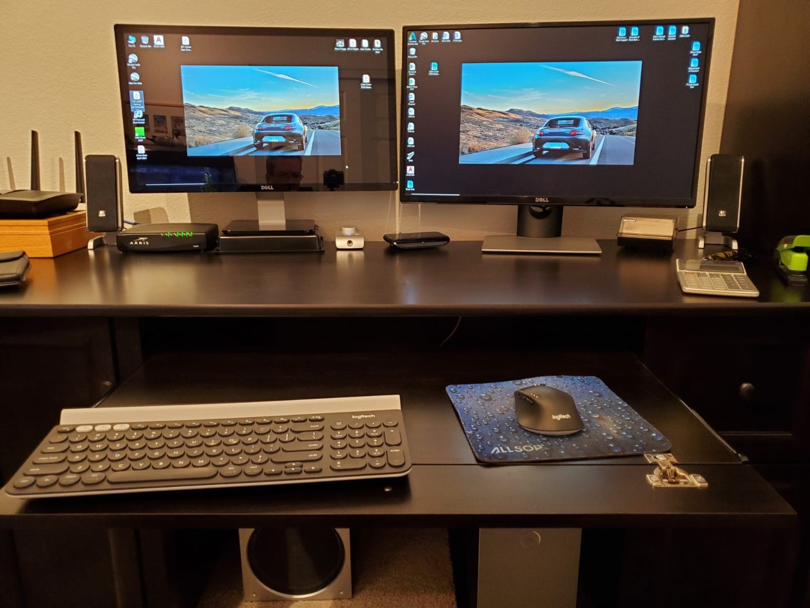 Logitech K780 Multi-Device Wireless Keyboard with Built-in Cradle customer photo 2