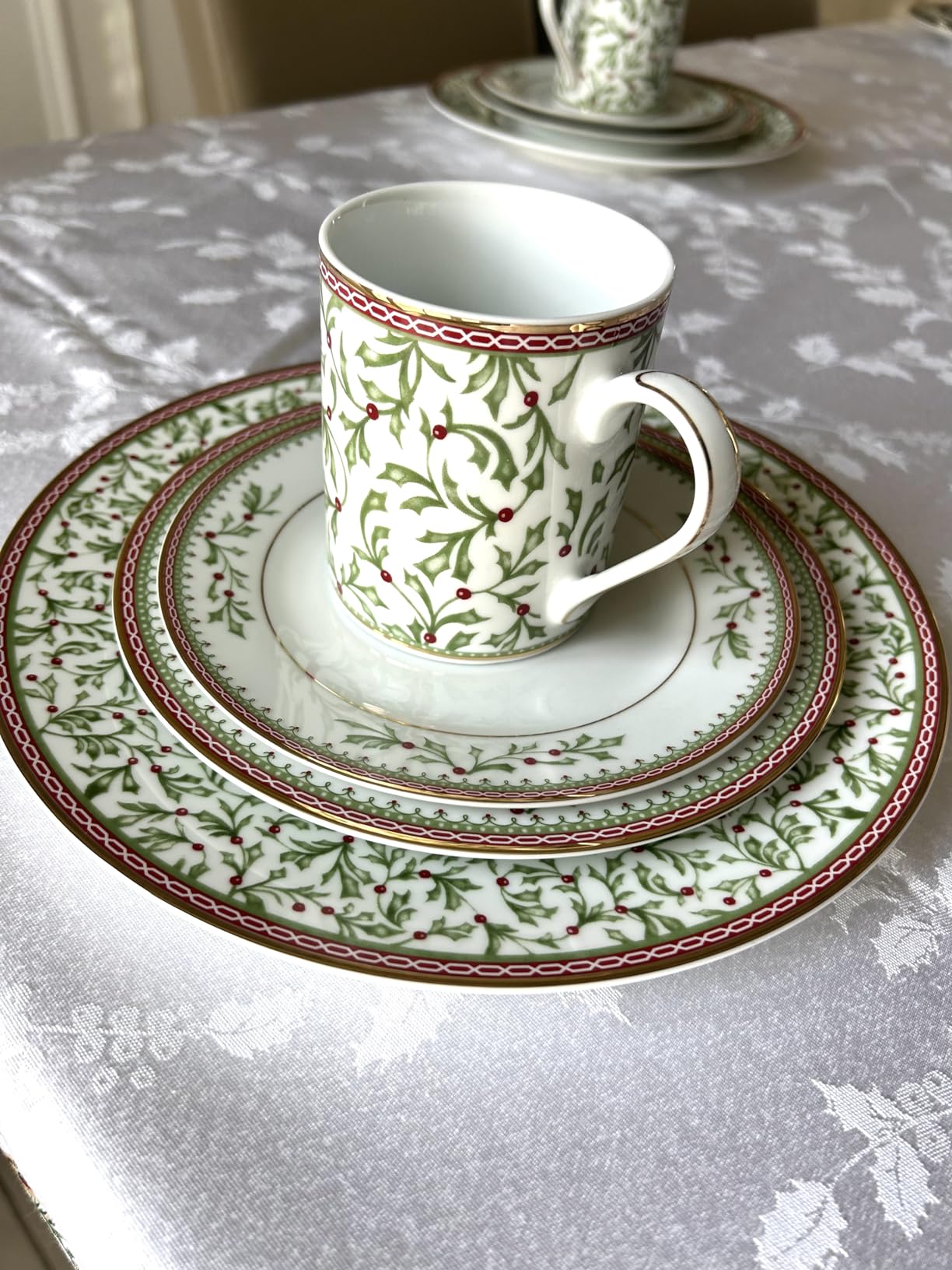 Mikasa Holiday Traditions Dinnerware Set with Mugs (16 Piece) customer photo 1