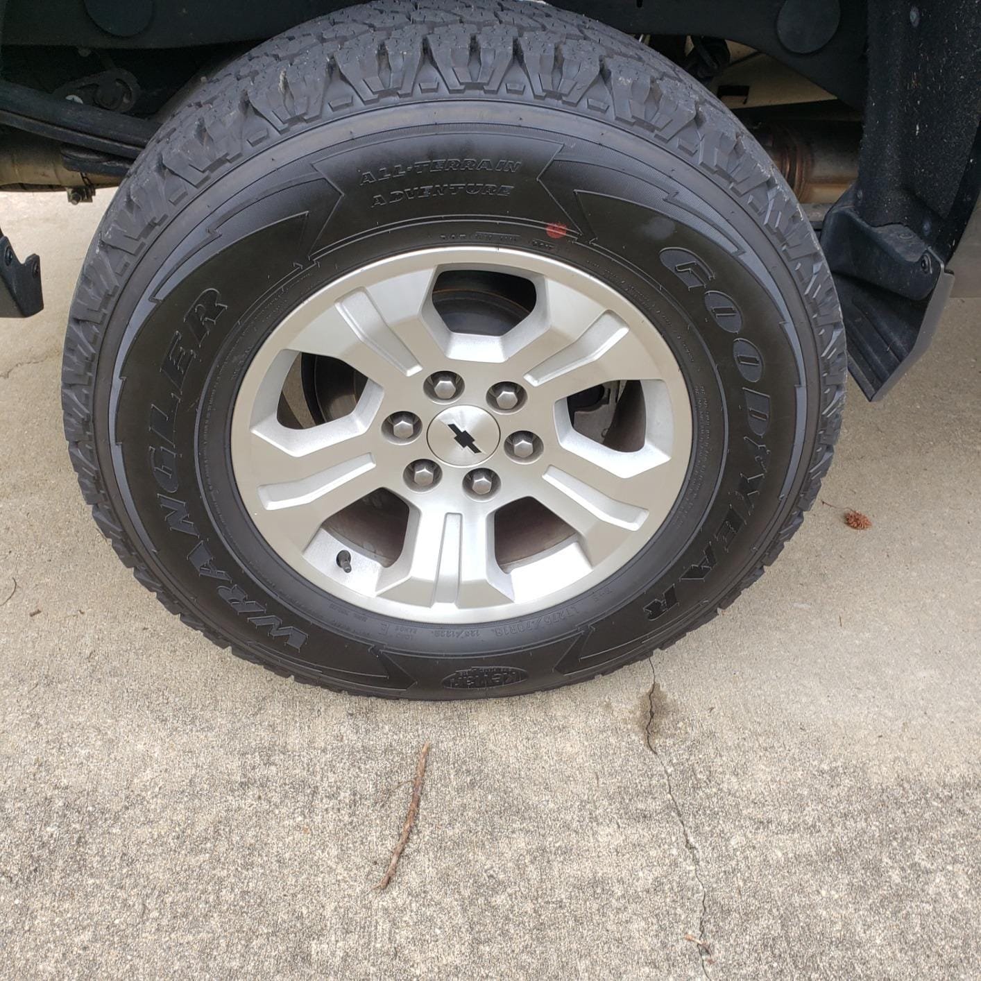 Goodyear Wrangler All-Terrain Adventure LT275/70R18 125R All- Season Tire customer photo 2