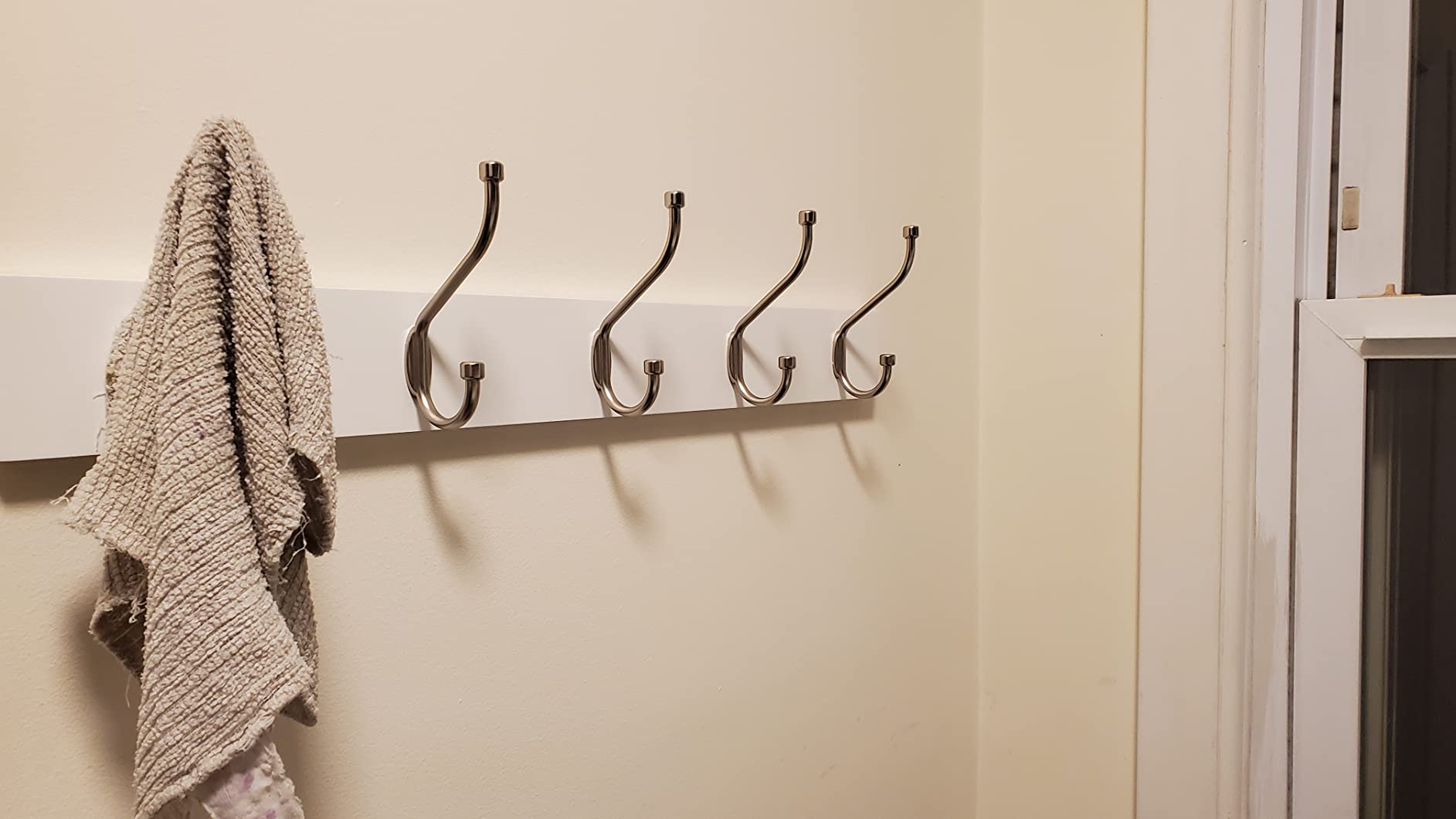 Amazon Basics Rectangular Farmhouse Wall-Mounted Coat Rack for Entryway and Bedroom, Storage Organizer, 5 Hooks, Barnwood customer photo 1