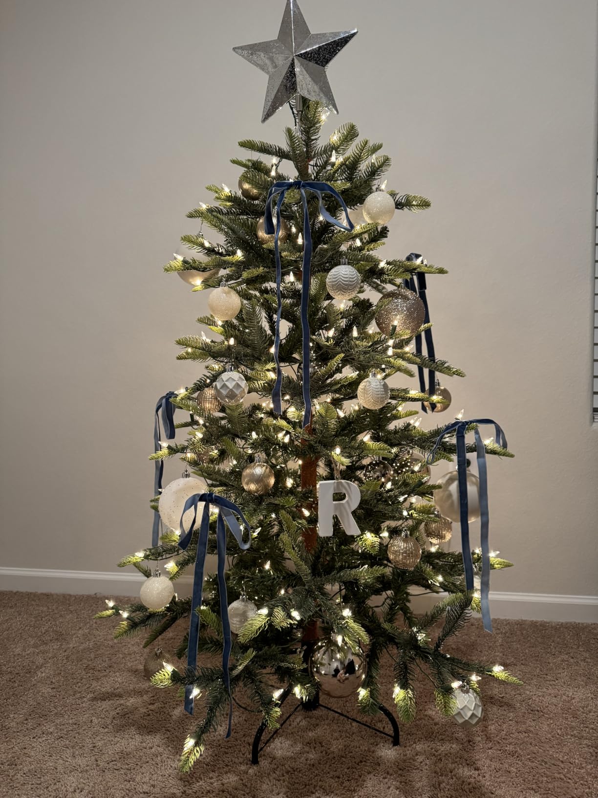 Puleo International 7.5ft Pre-Lit Aspen Fir Artificial Christmas Tree customer photo 1