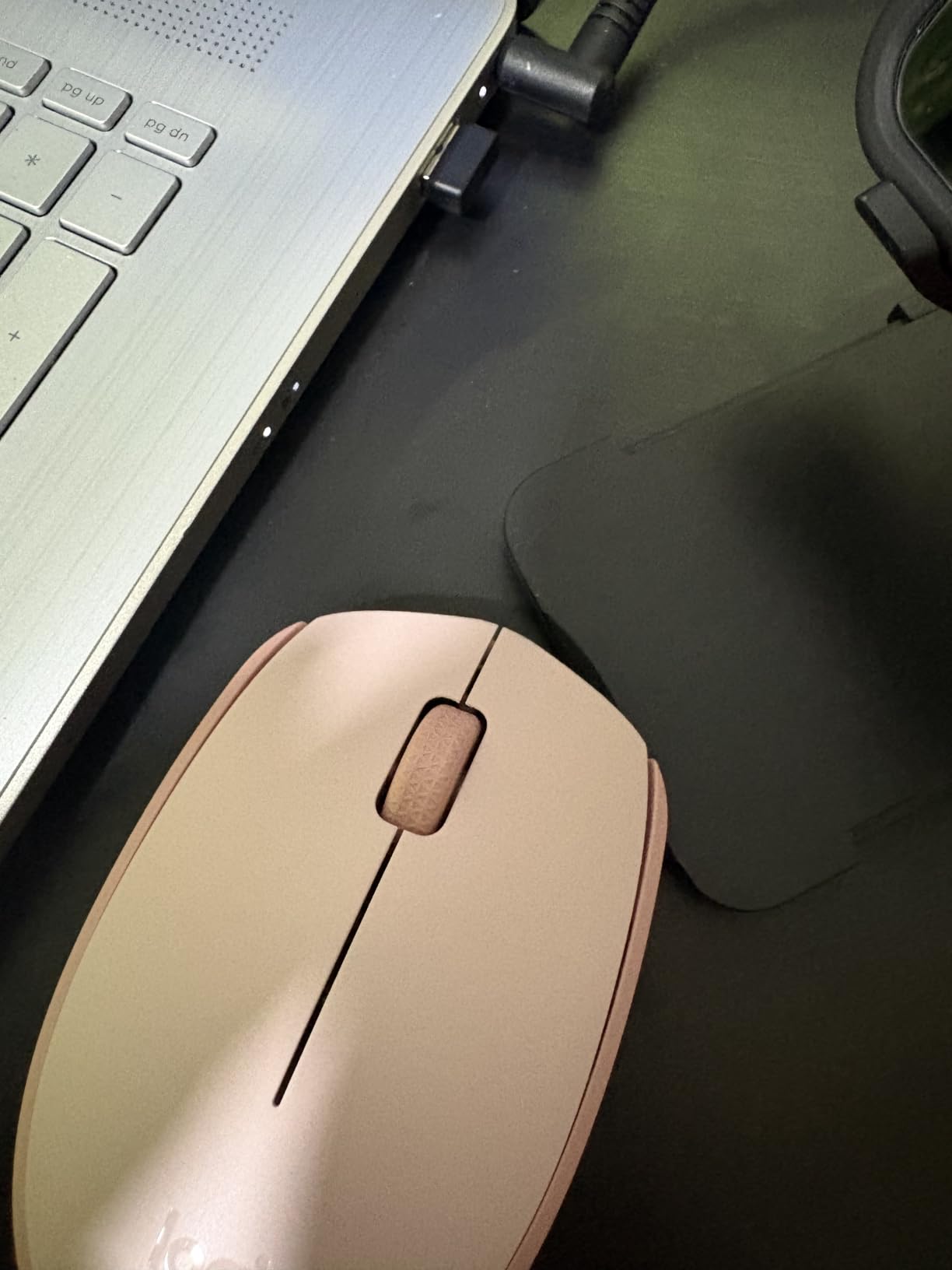Logitech M170 Compact Ambidextrous 2.4 GHz Wireless Mouse - Black customer photo 1