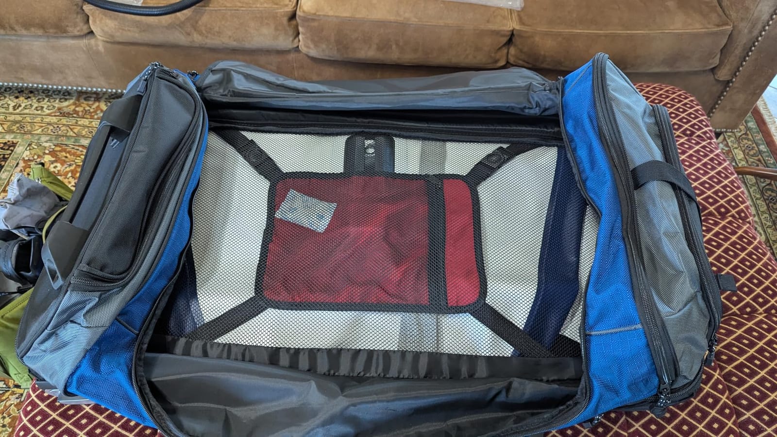 Amazon Basics Ripstop Wheeled Duffel, 30 Inch - Blue customer photo 2