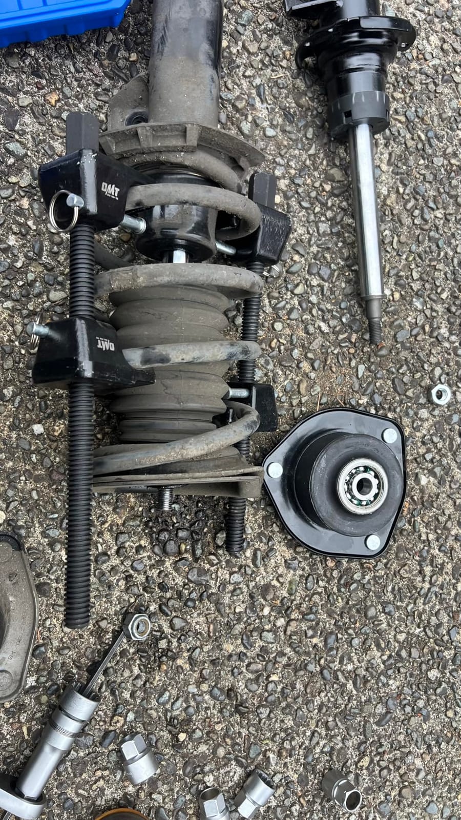 OMT Macpherson Strut Spring Compressor Tool Set with 10.5