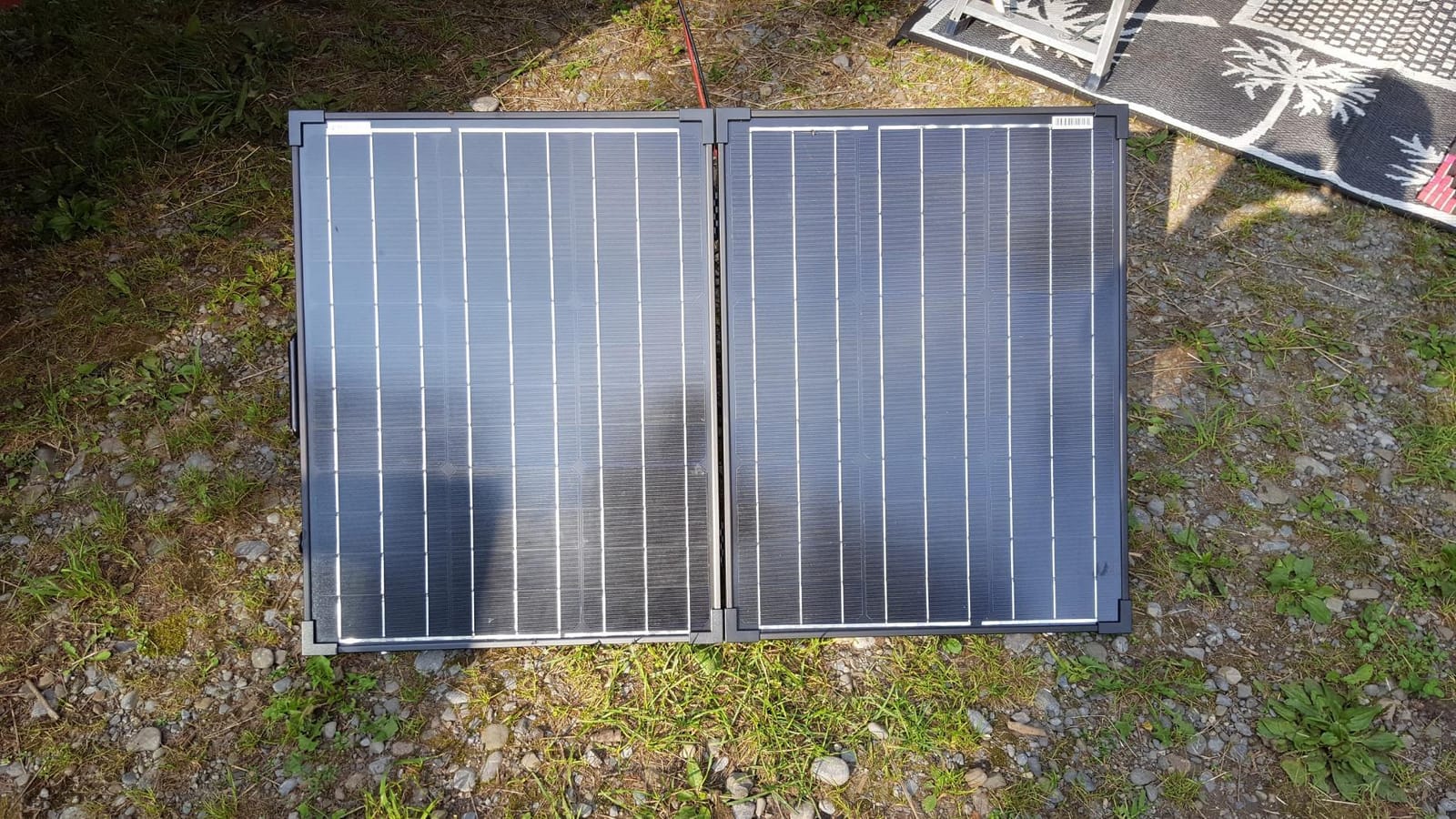 ACOPOWER 200W Portable Solar Panel Kit, Waterproof 20A Charge Controller for 12V Battery and Solar Generator for RV, Camper Trailer& Marine Black customer photo 2