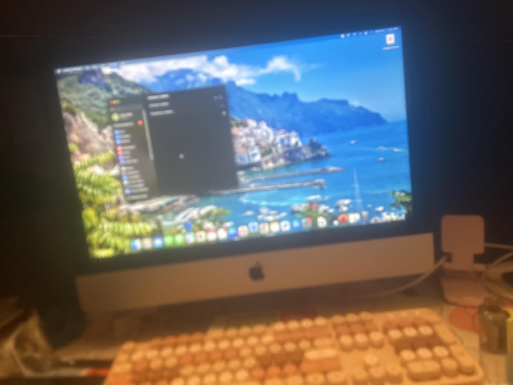 Apple 2017 iMac with Intel Core i5, 21.5-inch, 8GB RAM, 1TB Storage - Silver (Renewed) customer photo 2
