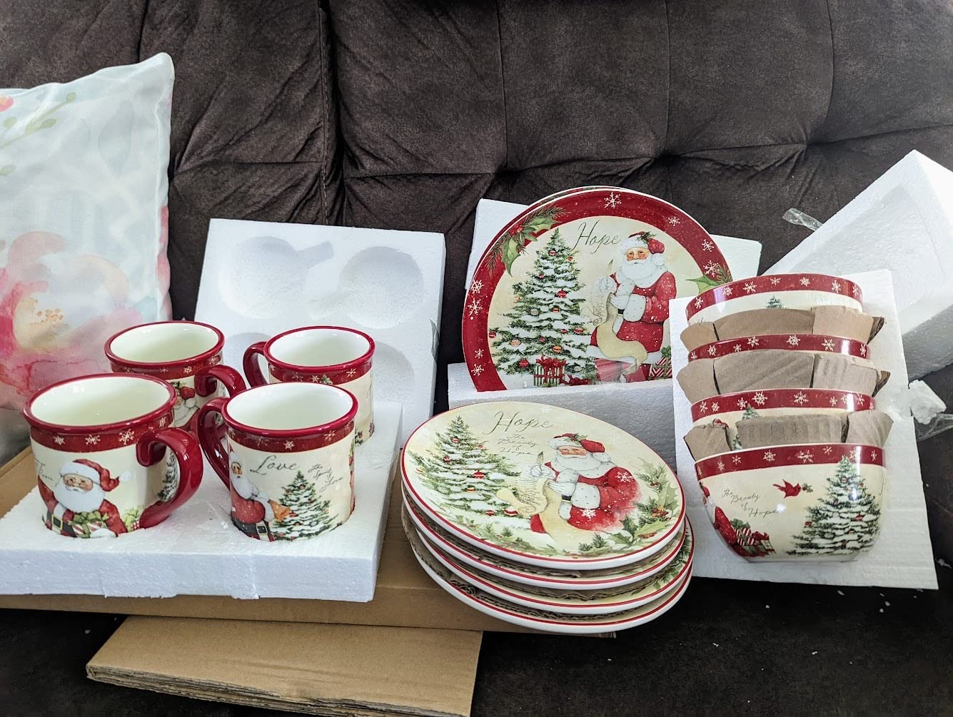 Certified International 89127 Holiday Wishes 16 piece Dinnerware Set, Set of 4, One Size, Mulicolored customer photo 2